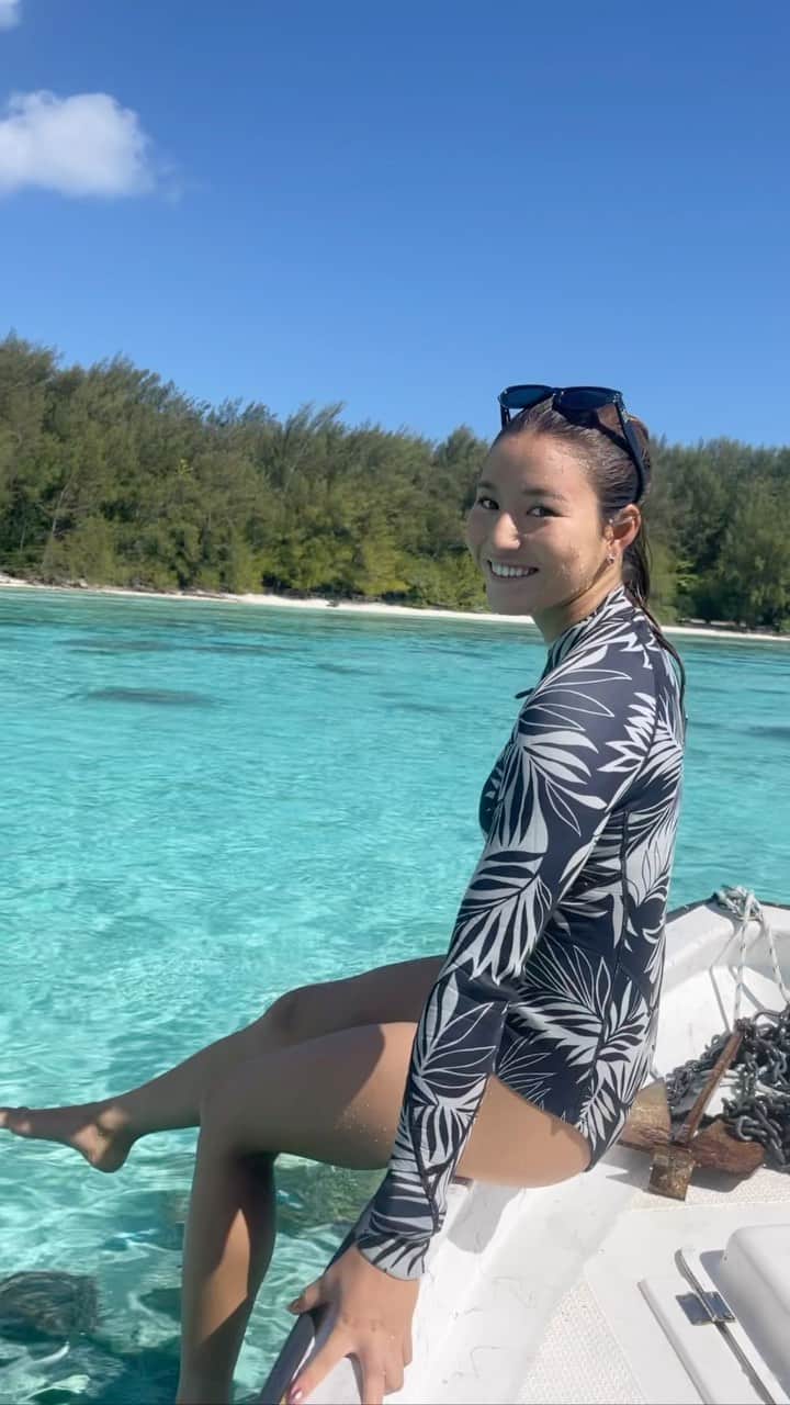 のインスタグラム：「Dream place🌴✨🌺 Thank you @aelanvaast and her family for spending time together 💛🌊 Can’t wait to go back;)」