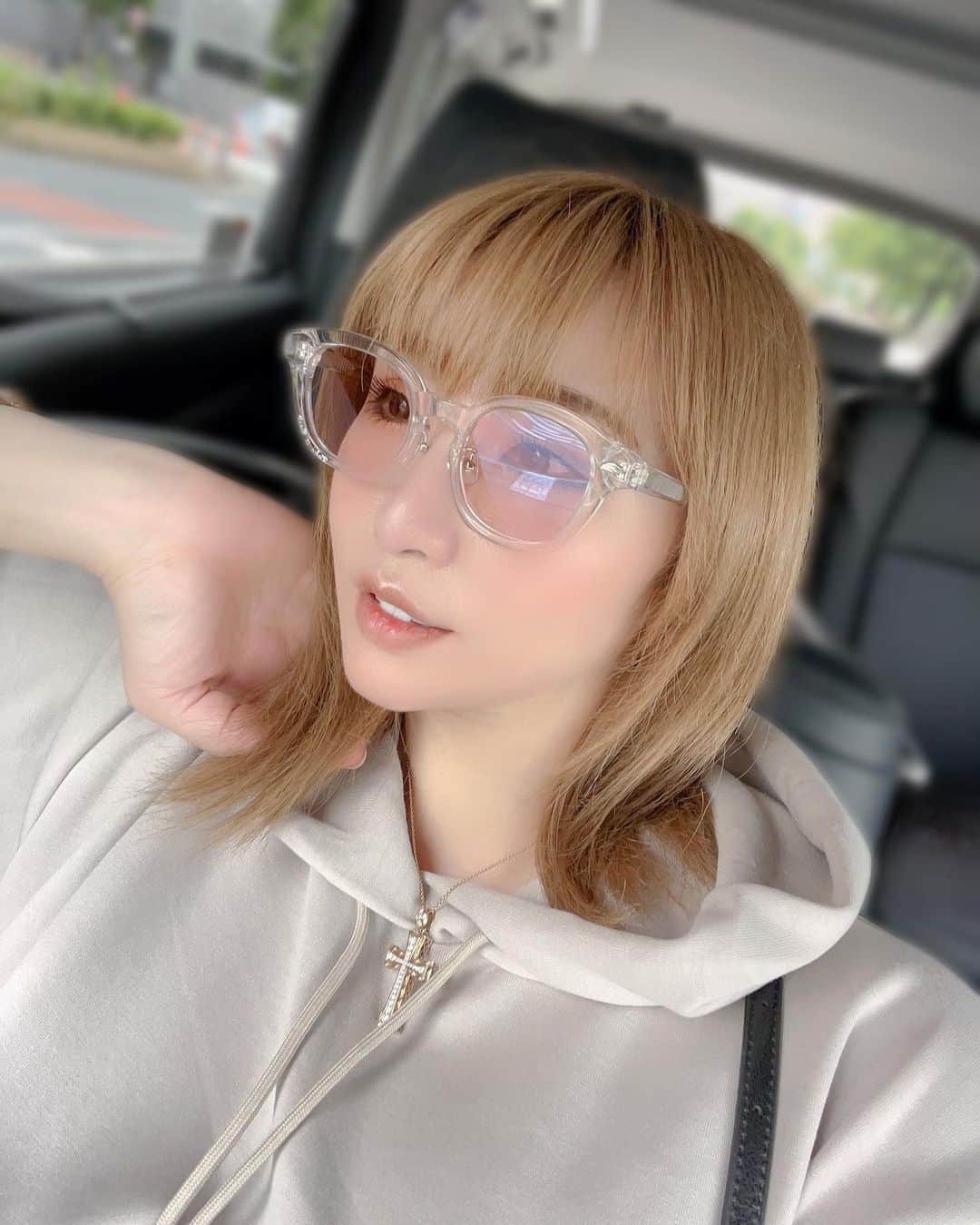 芹澤明日香のインスタグラム：「. 明日から三連休だね🥹 夏休みもあるのにね🥹 みんな何するのーー？🥹  #小学生ママ  #お休みの日の過ごし方」