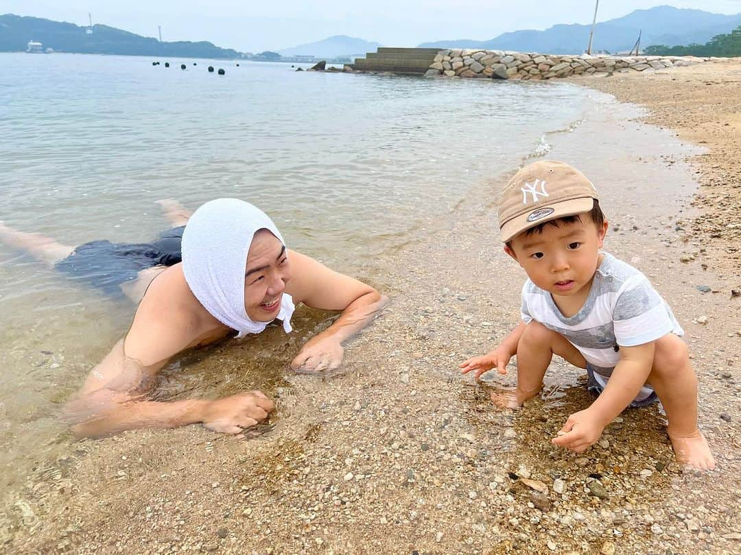 梶剛さんのインスタグラム写真 - (梶剛Instagram)「津田の松原海水浴場にて海水浴〜。  夏休み前だから貸し切りでした〜。  #香川県 #さぬき市 #海水浴 #津田の松原 #子育て #梶剛の子育て日記」7月14日 20時13分 - kajitsuyoshi