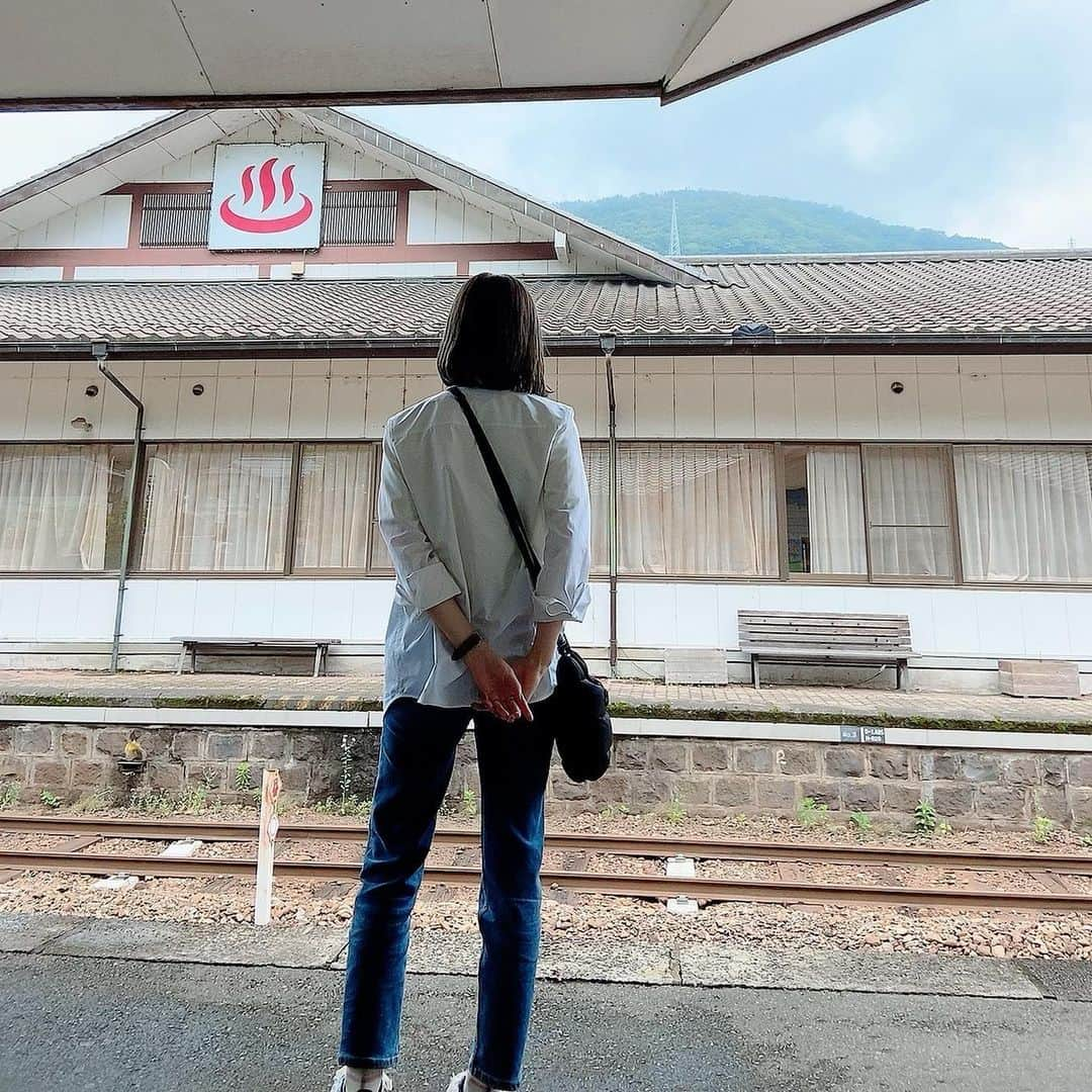 守屋茜さんのインスタグラム写真 - (守屋茜Instagram)「⁡ 『昼めし旅』 初の一人ロケ🍚 心が温かくなる、素敵な方々の出逢いに感謝な旅でした😌💕 また訪れたい思い出の町になりました🚃 #わたらせ渓谷鐵道 #トロッコ #足尾 #昼めし旅」7月14日 20時18分 - akane.moriya_official