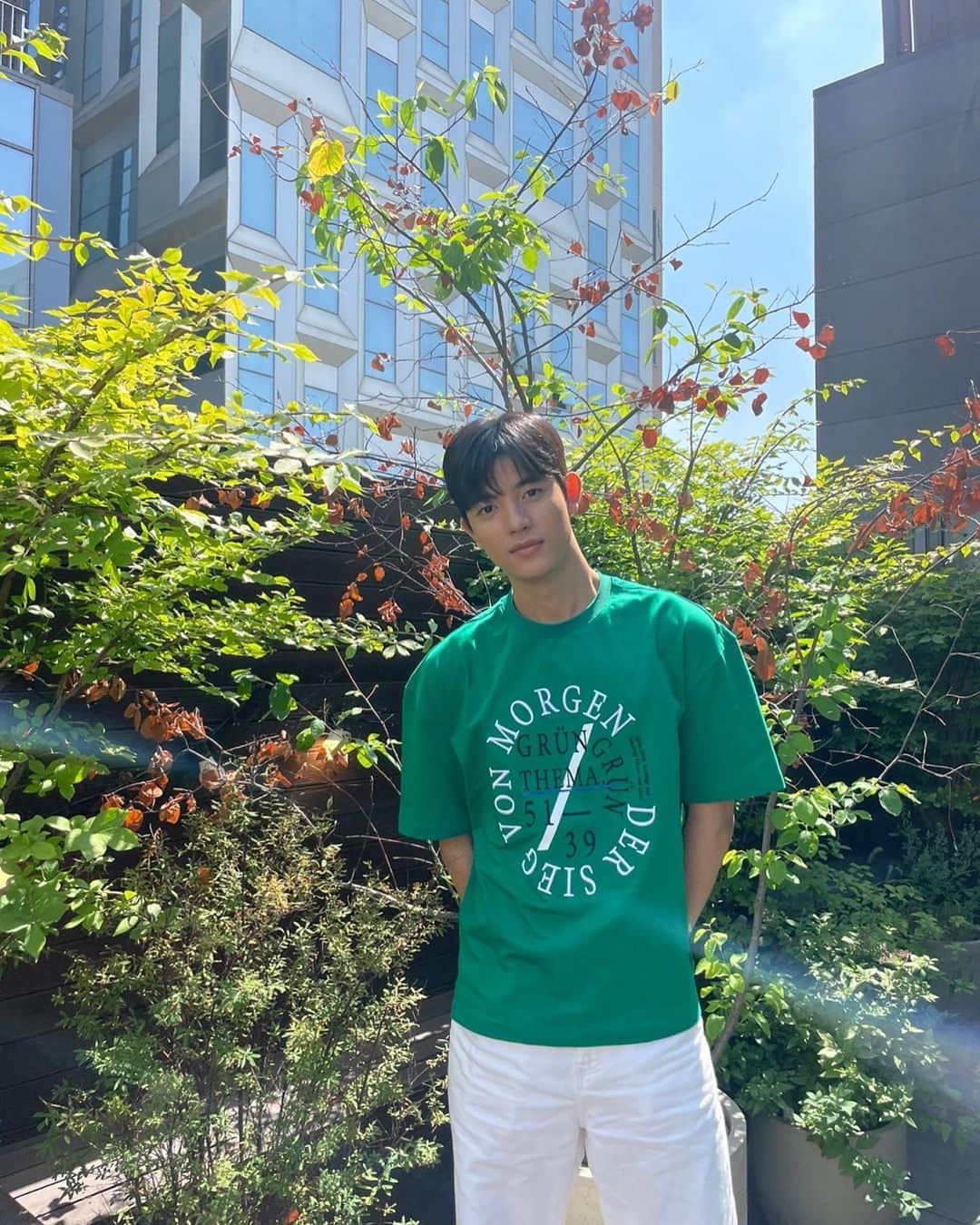パク・ソロモンのインスタグラム：「@sieg.official 💚🌿」