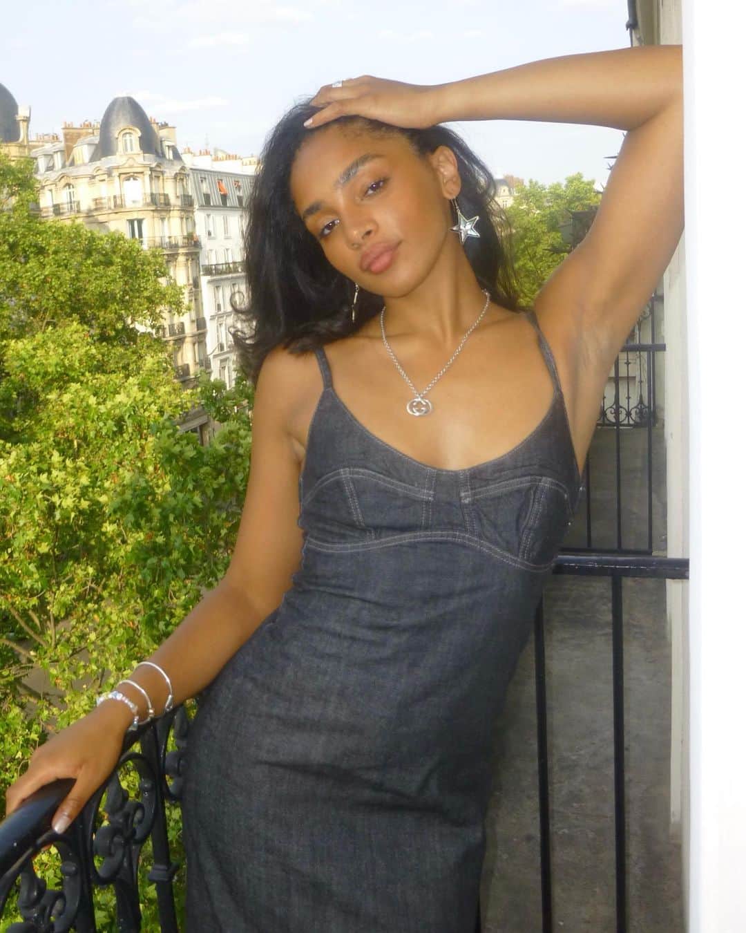 トップショップのインスタグラム：「We all need a LDD; a little denim dress if you didn’t know.   #TopshopMuse @sm.luke wears the denim slip dress [128088756]」