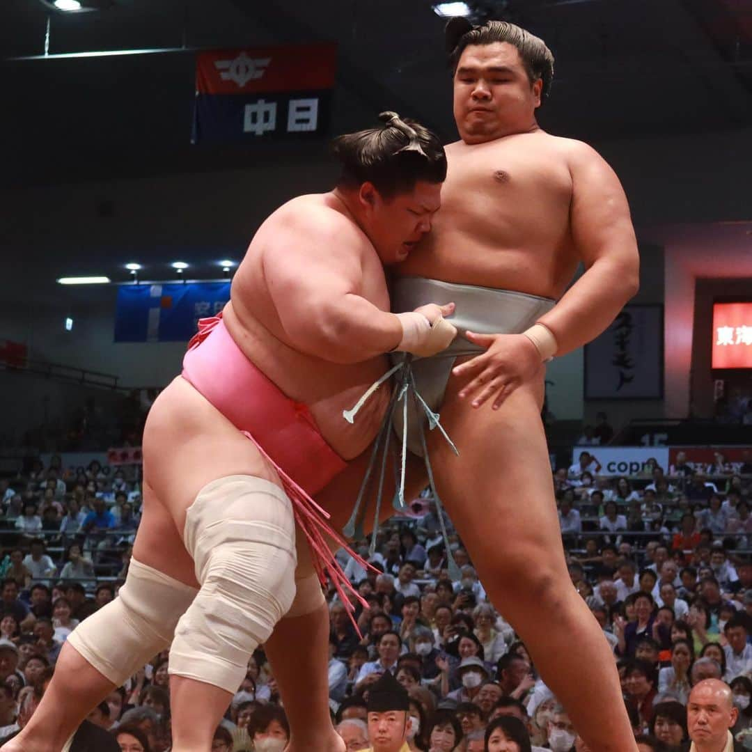 日本相撲協会さんのインスタグラム写真 - (日本相撲協会Instagram)「大相撲名古屋場所六日目！  #錦木　が６連勝で単独トップ！  熱い戦いから目が離せません！  @sumokyokai  #大相撲 #sumo #相撲 #力士 #お相撲さん #japanphoto #sumowrestlers #japanculture  #七月場所 #名古屋場所 #ドルフィンズアリーナ #愛知県体育館 #満員御礼　#宇良　#朝乃山　#水戸龍　#遠藤　#伯桜鵬　#豪ノ山　#琴勝峰　竜電　#湘南乃海　#千代翔馬　#阿武咲　#髙安　#王鵬　#北青鵬　#翔猿　#御嶽海　#阿炎」7月14日 20時29分 - sumokyokai