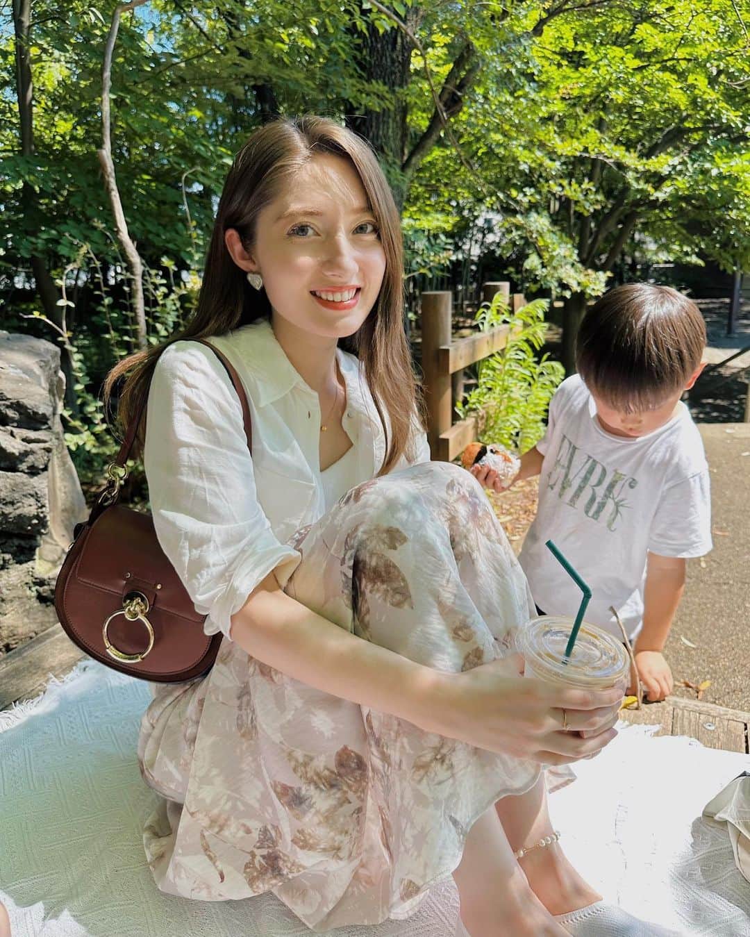 ティファニー春香のインスタグラム：「.  📷姉に撮ってもらった🫶🏻✨ 甥っ子くん毎回癒される..☺️💭  明日から良い3連休を〜!!⭐️  #summer」