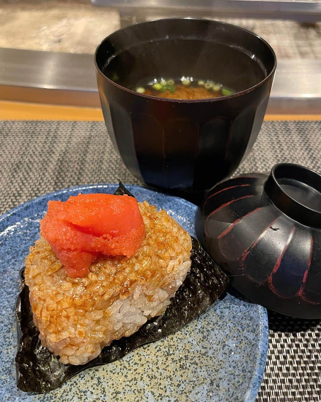 もーさんさんのインスタグラム写真 - (もーさんInstagram)「(*˘︶˘*).｡.:*♡ ♡♡♡ 金山でご飯〜 ・ 📍米と、干物と。 @kometo.himonoto2022  ・ 唯一無二の干物割烹 こだわり抜いた自家製レア干物 ・ ◎夜のコース ¥6000 ♦前菜籠盛7種類 ～焼き物～ ♦鰯と梅紫蘇巻き串 ♦鰯と梅紫蘇巻き串 ♦本日のレア干物 ♦煮帆立のたたき 冷やし茶碗蒸し ♦鮎の柚庵焼き オクラの浅漬け ♦赤車海老の一夜干し 唐揚げ ♦鰻の干物 手巻き寿司仕立て ♦銀鮭西京味噌焼き自家製沢庵  ♦今月のお米 焼おにぎり 明太子orからすみorちりめん山椒 ♦味噌汁 ♦甘味 ・ 前菜の籠盛 少しづつ色々食べられる 前菜は可愛らしくてどれも美味しい♡ ・ ひと手間も二手間も加えた干物は、 どれも美味しくて♡ お酒🥃が進む物ばかり〜 ・ こんなに 干物が美味しいとは♡ビックリ‼️ ・ 私は、鮎の柚庵焼きが1番好きでした♡ ・ 新ジャンルの干物割烹🐟 ・ 〆の焼きおにぎりは明太子に〜 これがまた絶品✨ 美味しくておかわりしたかった😋 ・ ゆっくり食事が出来て楽しかった〜 ・ 今度TVにも出るみたい！ 人気になっちゃうな〜 ・ ・ *☼*―――――*☼*――――― ◇名古屋市中区金山4丁目1-9マリエビル3Ｆ ◇052-684-4196 ◇日曜日、祝 休み ◇11:30～14:30 ◇17:00～23:00 *☼*―――――*☼*――――― #米と干物と #自家製干物 #金山居酒屋 #金山ディナー #金山グルメ#自家製レア干物#中区グル #PR#夜コース#名古屋居酒屋#名古屋グルメ#名古屋ランチ#金山ランチ#名古屋ディナー#干物割烹#愛知グルメ#東海グルメ#ご褒美ディナー#干物」7月14日 20時35分 - mouusan