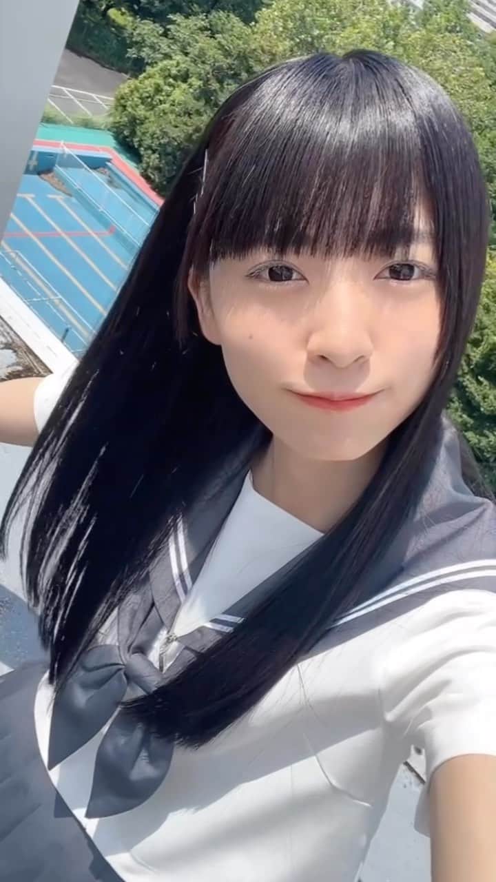 橋本美桜のインスタグラム：「外に出ることもはしゃぐこともあまり好きじゃないけど夏のキラキラした感じはなんか好き ハシモト夏の制服コレクション(？)です。⁡ ⁡ ⁡ ⁡ ⁡ #リール #リール動画 #制服」