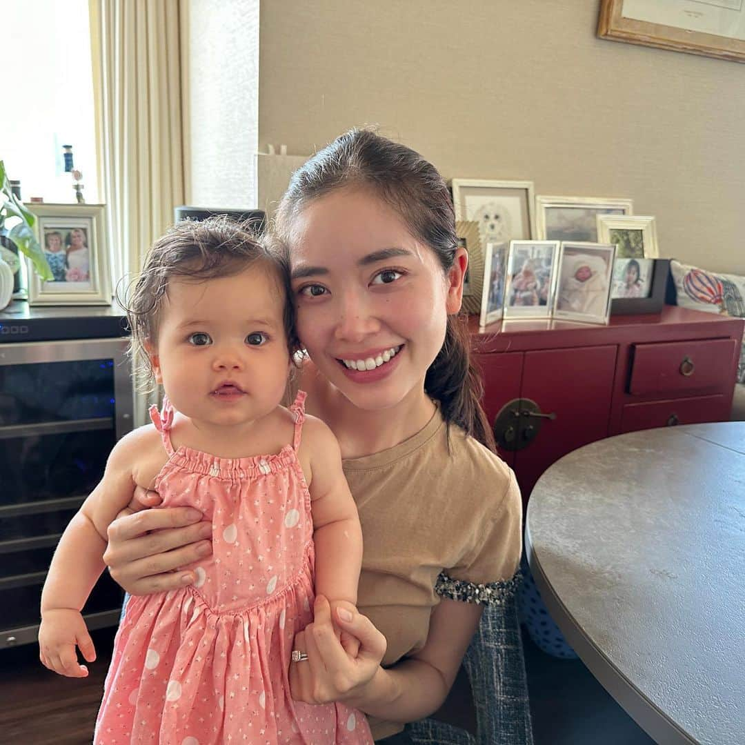 May Pakdee メイ パクディさんのインスタグラム写真 - (May Pakdee メイ パクディInstagram)「My sweet baby is becoming a little girl 🥹 xxx. . .  #7month #stillbreastfeeding」7月14日 20時36分 - maypakdee