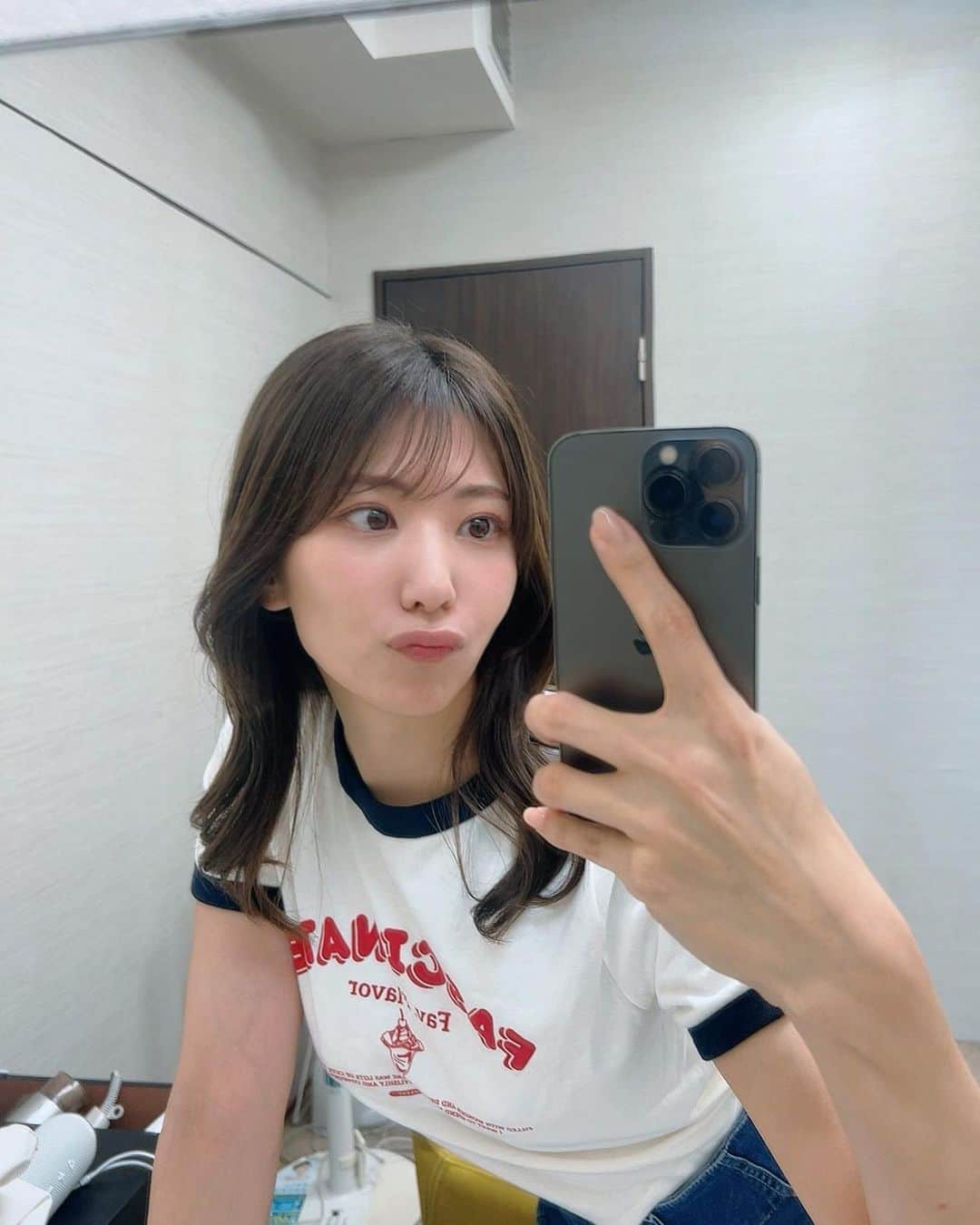 山岸逢花のインスタグラム：「😛😛  真咲さんの衣装はいつもかわいい そして真咲さんの現場はいつも "あれやれば良かった"が帰ってからいまさら思いついて頭を抱える」
