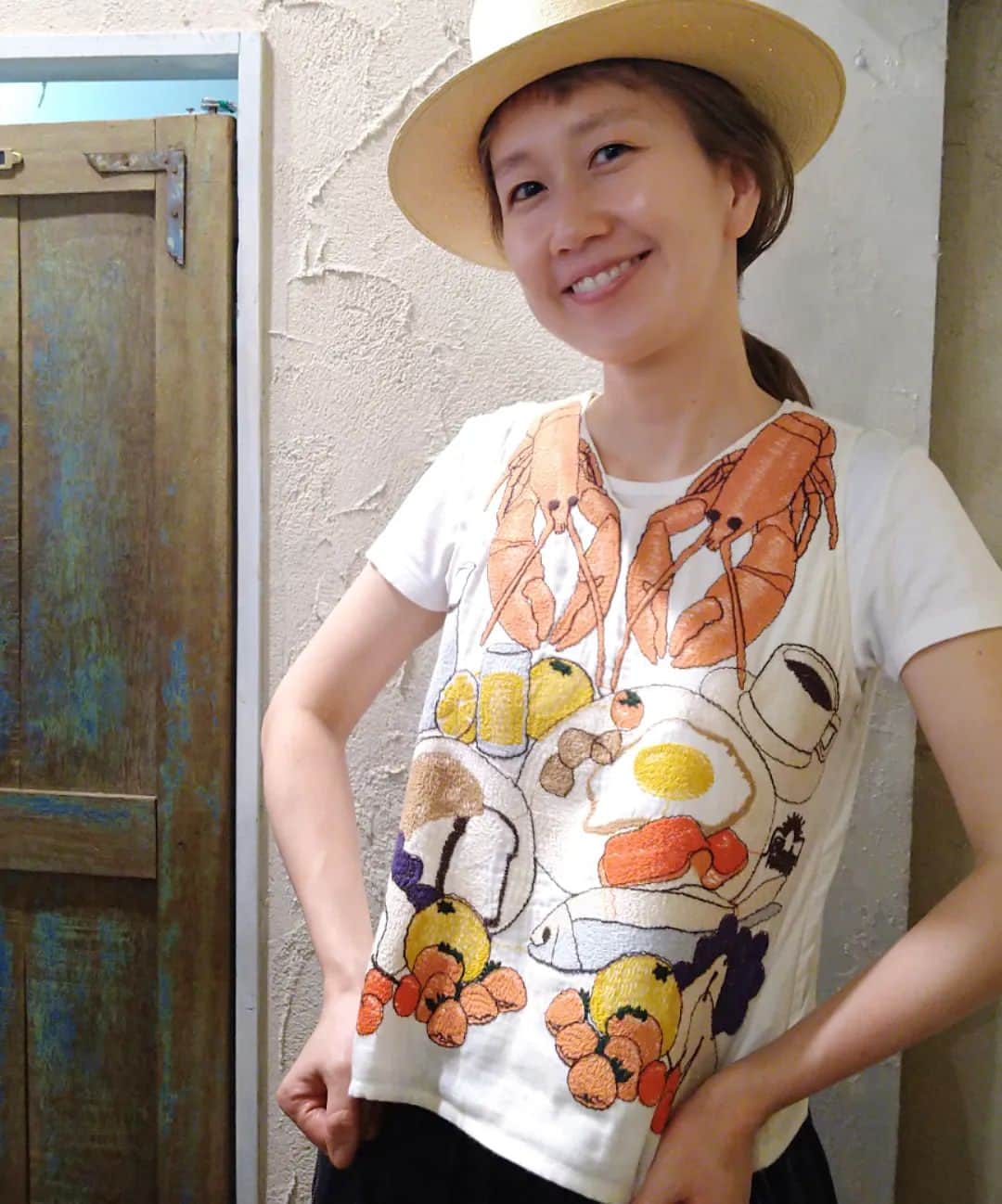 emiemieminkoのインスタグラム：「HOTELの朝食刺繍です。 結構前に購入したものですが、今でも気に入ってます😍 特に🦐ロブスター🦐 . . #シアタープロダクツ #夏コーデ #えみちゃんのタンス」