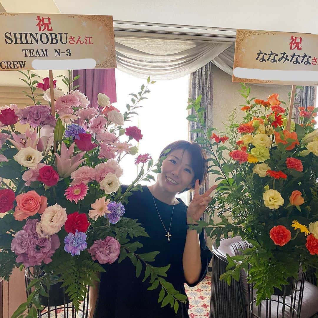 岩村菜々美さんのインスタグラム写真 - (岩村菜々美Instagram)「今日は兵庫県西明石市で #SHINOBU ( @shino_boo81 )さんとコラボショーでしたー😆✨  TEAM N-3 CREWからもお花が届き感激♡♡♡ ありがとうございます🙇‍♀️✨  めっちゃ楽しかったー🤣😆💕 SHINOBUさん大好き❤」7月14日 20時43分 - nanami1120