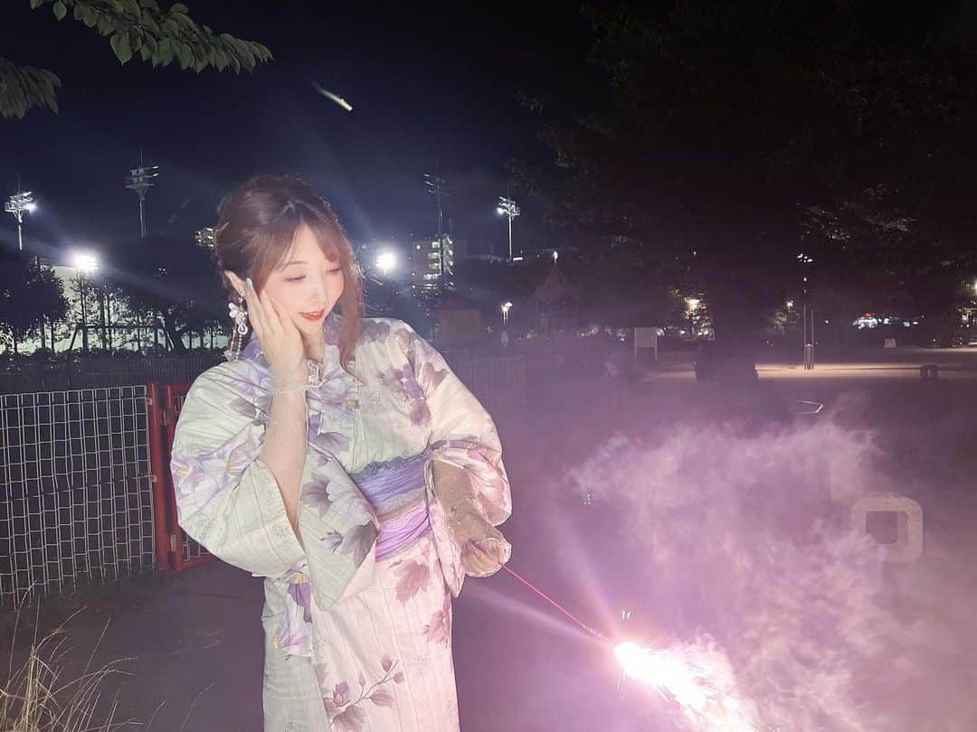 桃色れくさんのインスタグラム写真 - (桃色れくInstagram)「今年も屋形船で打上げやるよ🎆 ⁡ * * * * * 🍑ももれくフレンズ予定🍑 ⁡ 8/11　コスホリック36 8/13　コミケ102 ※サークル参加！ 8/20　屋形船で打上げ 8/27　東京バンビーナ撮影会 ⁡ 🍑毎日更新中ファンクラブサイト「Fantia」🍑 Instagramに載せられないのが載ってます♡ https://fantia.jp/fanclubs/17179 ⁡ 🍑＼To my overseas fans／🍑 ▶️https://www.patreon.com/momoreku ⁡ 🍑毎日更新中ファンクラブサイト「Fantia」🍑 Instagramに載せられないのが載ってます♡ https://fantia.jp/fanclubs/17179 ⁡ * * * * * #浴衣 #yukata #着物 #浴衣美女  #浅草 #東京 #花火 #デート #夏の思い出 #freelancemodel  #lookgoodfeelgood」7月14日 20時51分 - momoreku