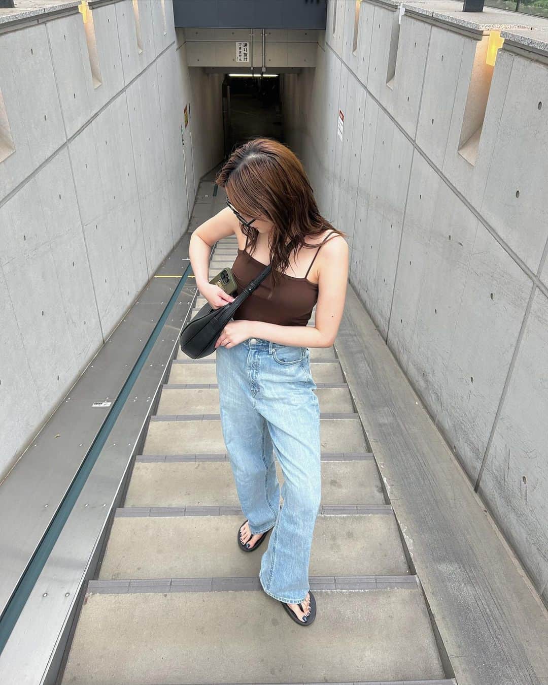 涼佳さんのインスタグラム写真 - (涼佳Instagram)「ピラティス終わりのボサボサファッション🕶️  今日は曇りで過ごしやすかった〜  🏷️ tops  #todayful  pants  #yanuk  bag  #folnua  sandals  #oofos」7月14日 20時59分 - _ryoka_870