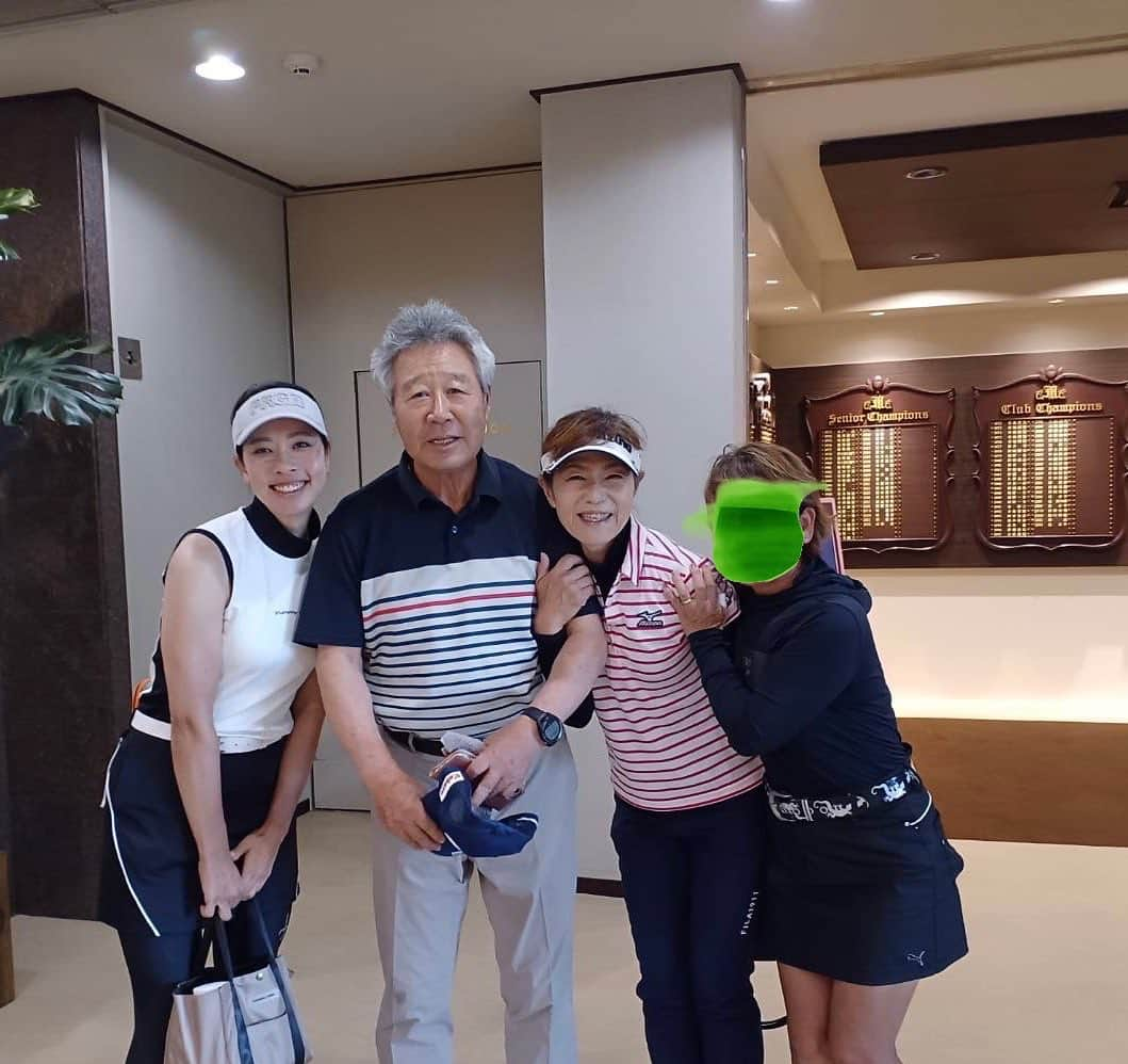 森田理香子のインスタグラム：「． ． 大大大先輩の🏌️‍♂️ 鈴木規夫プロと足立香澄プロ✨ 今の私があるのは この方々のご指導があったから🏌️‍♂️📖  本当に良い人に恵まれて私は幸せ者です❤︎ ありがとうございます‼︎  #感謝#師匠#育ててくださった方々 #勉強#強くなれる#先生#ゴルフ #プロゴルファー#prgr#smith#nike #yummyrose#日清都#京都 #もうすぐリニューアルオープン」