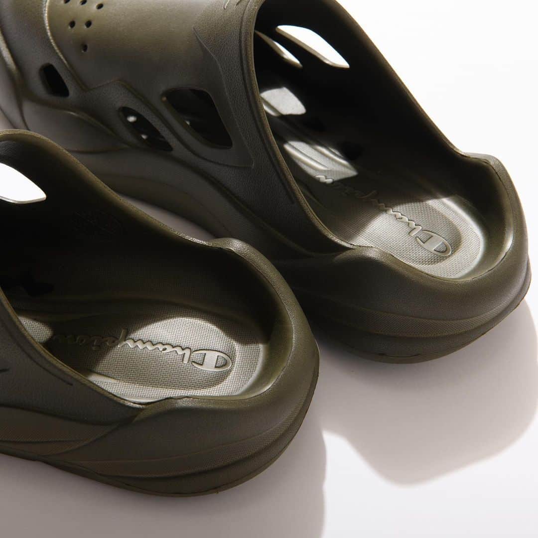 Champion Japanさんのインスタグラム写真 - (Champion JapanInstagram)「【MEN'S CASUAL】  Item:Zone Slide Number:S22105 Color:Brown, White Size:23.5cm,24.5cm,25.5cm,26cm Price:¥4,950  #Champion  #shoes #sandal #シューズ #サンダル #スライドサンダル #カジュアルスタイル #カジュアルコーデ #チャンピオン #23SS」7月14日 21時00分 - champion_japan