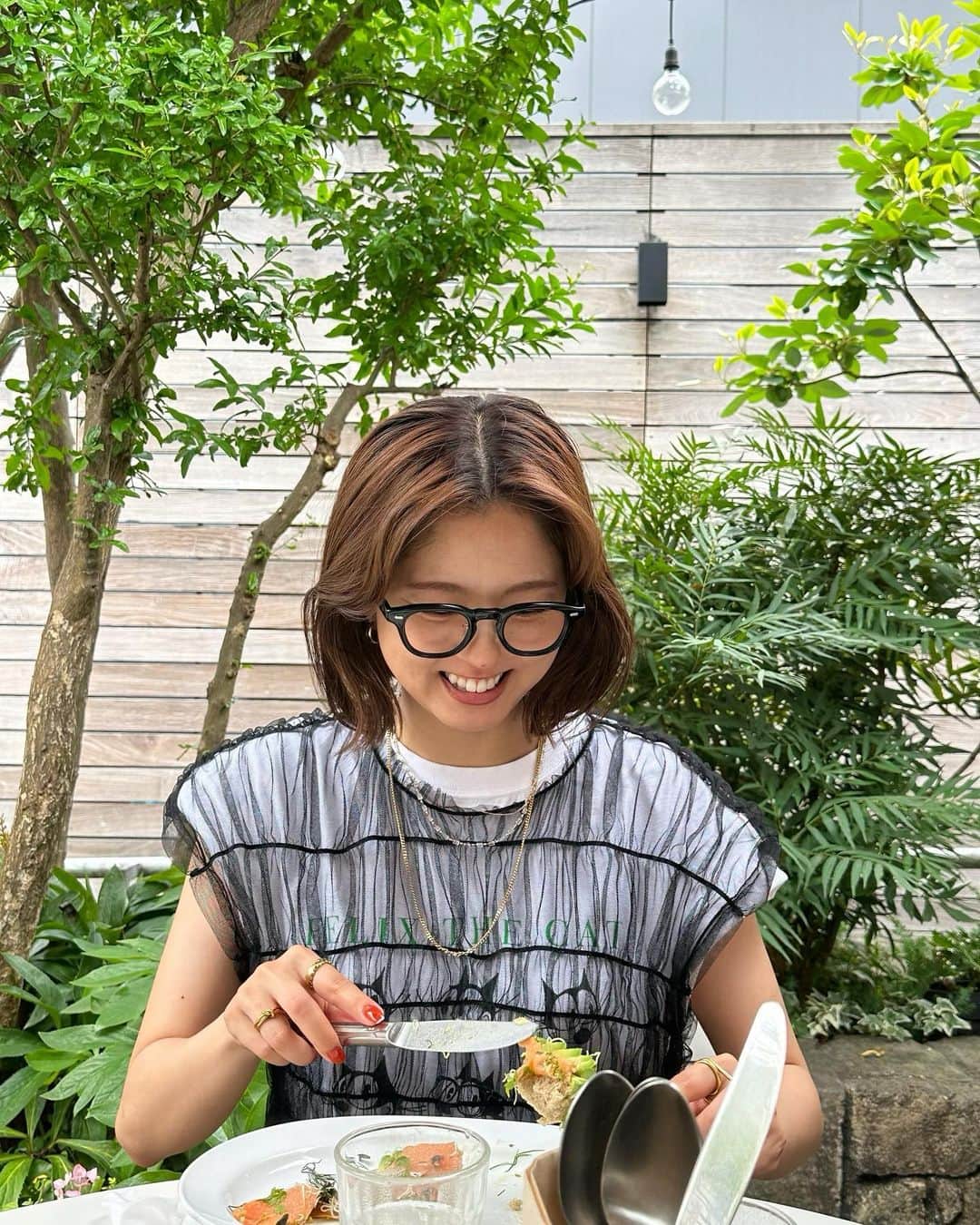 鈴本美愉のインスタグラム：「久々に私服投稿 tops @beams_women_harajuku & @unitedarrows_official  bottoms @moussyofficial  necklace @muleau_official & @celine  shoes @odetteeodile  glasses @金子眼鏡」