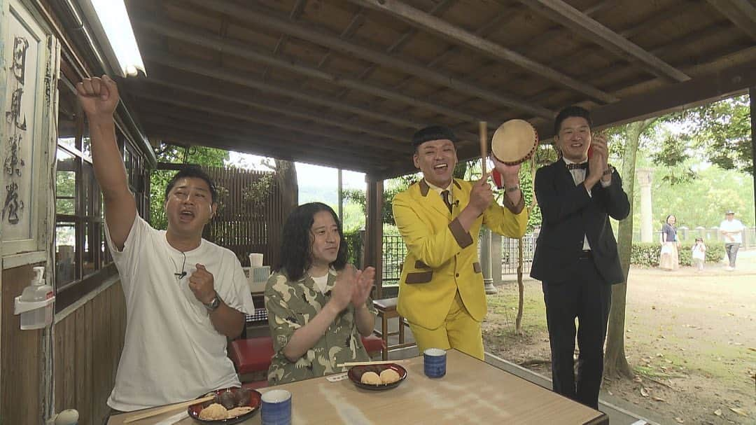 長崎亭キヨちゃんぽんさんのインスタグラム写真 - (長崎亭キヨちゃんぽんInstagram)「ロケの様子をチラッと公開！ どうです？もう面白そうでしょ？笑  私、長崎亭キヨちゃんぽんの初冠番組！  『バリごつか○○ツアー！』  ゲストは ピース又吉さん パンサー尾形 キクチウソツカナイ。さん  NIB(4ch) 7月17日(月・祝)午後3:50〜 BSよしもと 7月23日(日)午後6:00〜  放送まであと3日！  #バリごつか #長崎 #ピース又吉 #パンサー尾形 #キクチウソツカナイ #長崎亭キヨちゃんぽん #NIB #BSよしもと #是非ご覧下さい」7月14日 21時08分 - kiyo_chanpon