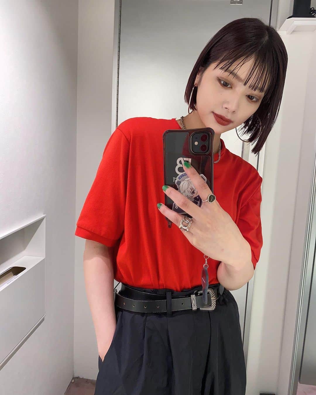 のインスタグラム：「.  最近また古着にハマってしまって 一目惚れして買ったトップス🍅 ⁡ ⁡ 全然ちゃんと見えてないけど可愛いんだ〜✌🏻 ⁡ ⁡ ⁡ ⁡ ⁡ ⁡ ⁡ ⁡ ⁡ ⁡ ⁡ #古着女子 #古着コーデ #カジュアルコーデ #カジュアルモード #夏コーデ #夏服コーデ #ボブ #赤髪ボブ #ぱっつんボブ #ストレートボブ」