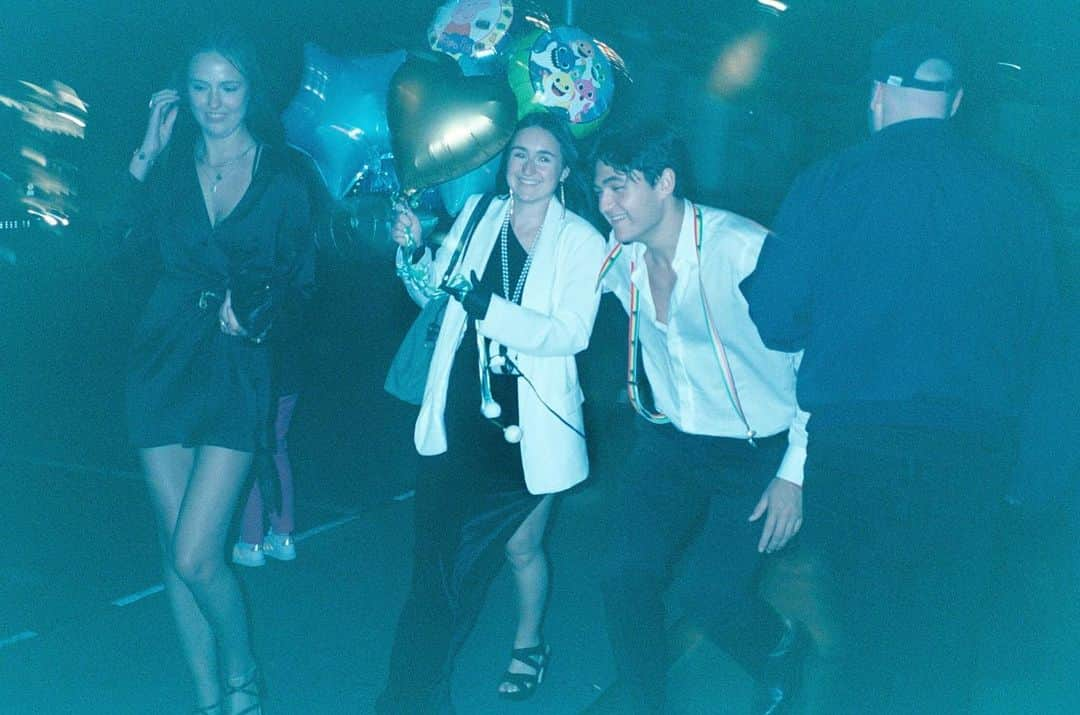 オーエン・マッケンさんのインスタグラム写真 - (オーエン・マッケンInstagram)「So, in keeping with tradition I had disposable cameras left around the party, cos film just does it better….in conclusion I have some mad friends and family who are also magic in equal amounts.   Pt 1.」7月14日 21時04分 - eoincmacken