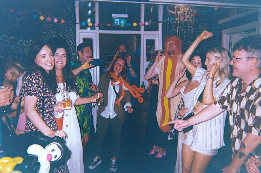 オーエン・マッケンさんのインスタグラム写真 - (オーエン・マッケンInstagram)「So, in keeping with tradition I had disposable cameras left around the party, cos film just does it better….in conclusion I have some mad friends and family who are also magic in equal amounts.   Pt 1.」7月14日 21時04分 - eoincmacken