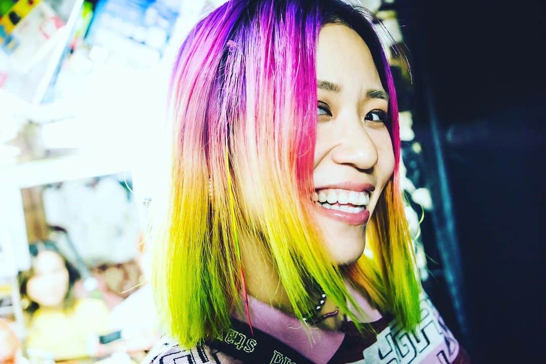 あやぺたのインスタグラム：「線香花火を探せ！  #線香花火ヘアー  photo by @naoto_iwabuchi_  hair by @anthologyhair」