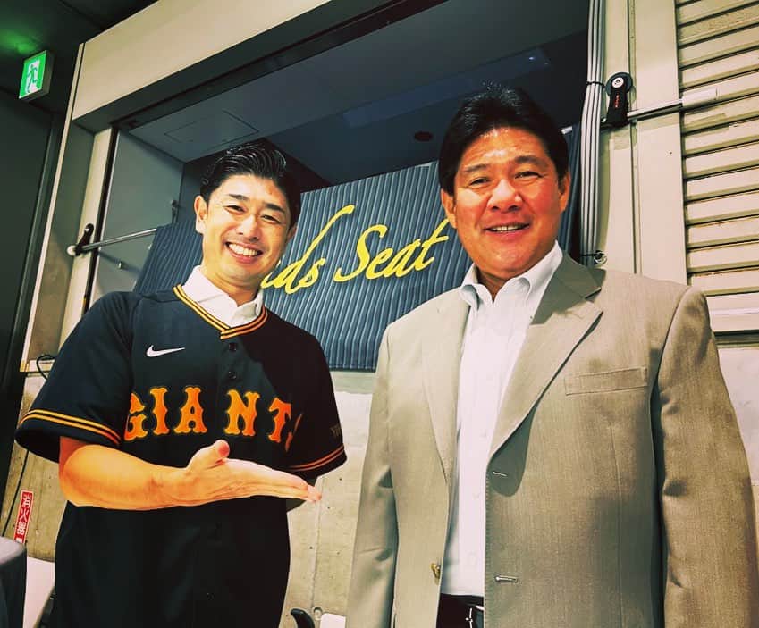 のインスタグラム：「昨夜は  ジャイアンツ今シーズン前半戦 最後の東京ドーム⚾️  レジェンズシート解説は斎藤雅樹さん😊  延長戦の末、悔しい結果に‥ 明日からの神宮でナイスゲーム期待しましょう😉  今年から入場も応援も規制が無くなり 多くのファンの皆さんにご来場いただきました🏟️  そして、熱い熱い応援！本当にありがとうございます！！感謝です✨  オールスター明けの後半戦も東京ドームでお待ちしております🎤  #ジャイアンツ #読売ジャイアンツ #東京ドーム #レジェンズシート #斎藤雅樹さん #スローバックサーズデー #スタジアムmc #髙橋大輔 #高橋大輔」