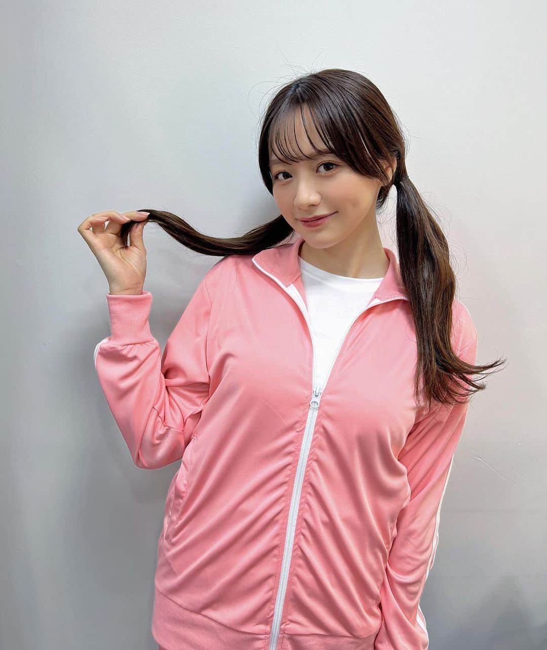 森香澄のインスタグラム：「. ABEMA『のぞき見！知られざるスポーツの世界』 今回のテーマはゴルフです⛳️ . そして、新コーナーが始まります！ なぜこんな格好なのか、21時半から是非ご覧ください♡」
