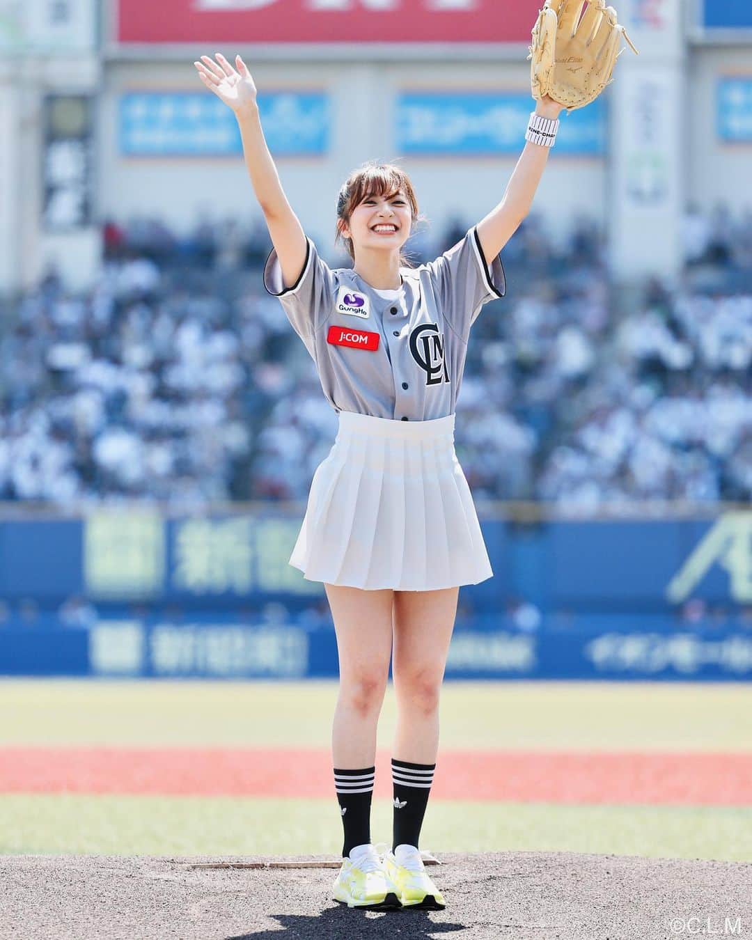 菊池柚花のインスタグラム：「. . . 明日(7/15)12:30～ 千葉ロッテマリーンズ応援番組 「MARINES FREAKS」 #32 出演させていただきます⚾️🖤  J:COMチャンネル(11ch) ※千葉県・茨城県のJ:COMサービスエリアでご覧いただけます  始球式当日の裏側に密着していただきました！ 私がマウンドに上がるまでのすべての感情が、きっとみなさんにも伝わるんじゃないかと思います。  放送エリアの方は是非チェックしてみてください👀」