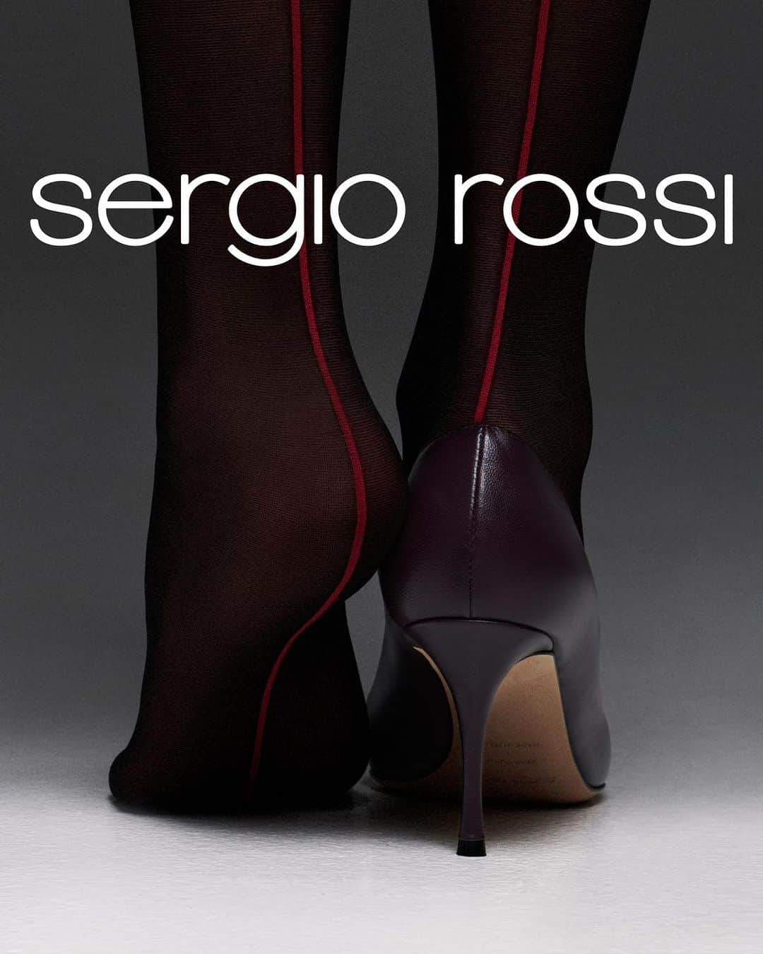 Sergio Rossiのインスタグラム：「If you're looking for the perfect classic to add to your wardrobe, the #Godiva pump is the answer. Check them now on sergiorossi.com  #SergioRossi」