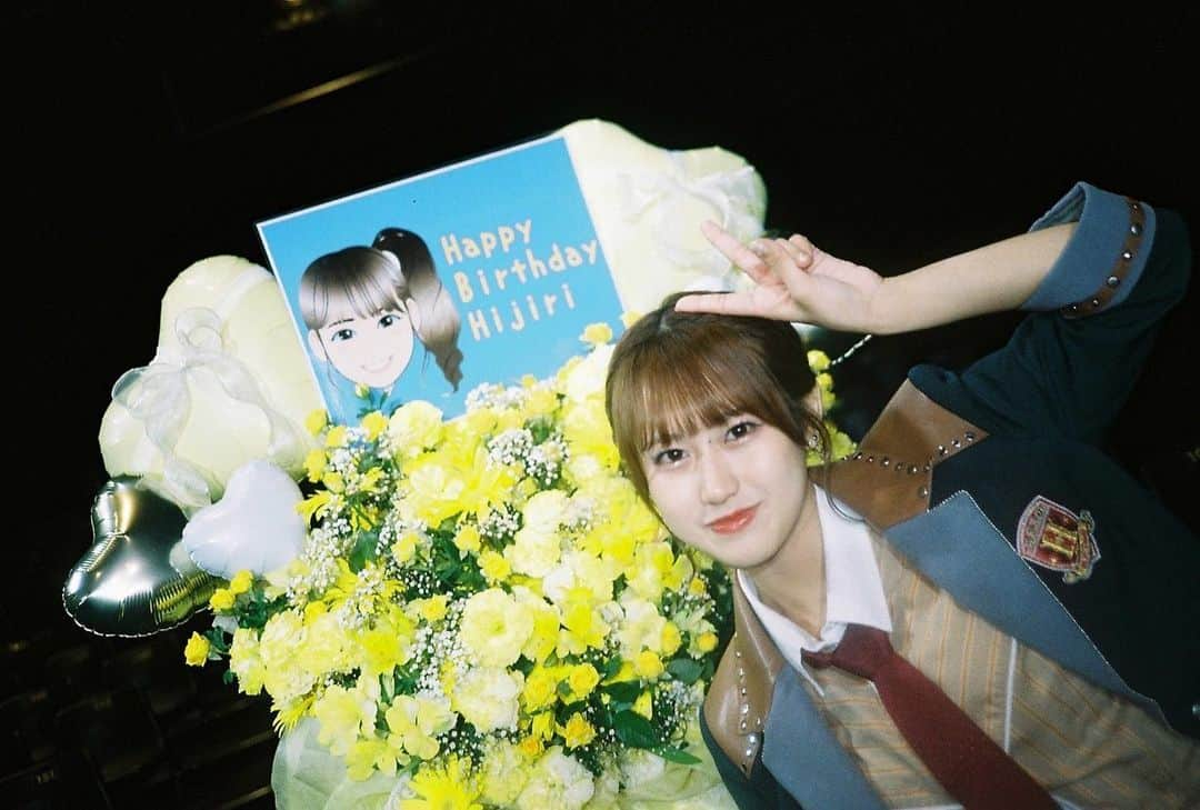 川平聖のインスタグラム：「改めて素敵なお花と生誕祭をありがとうございました🌼  あきちゃんが撮ってくれました🫰🫰  #1047camera」