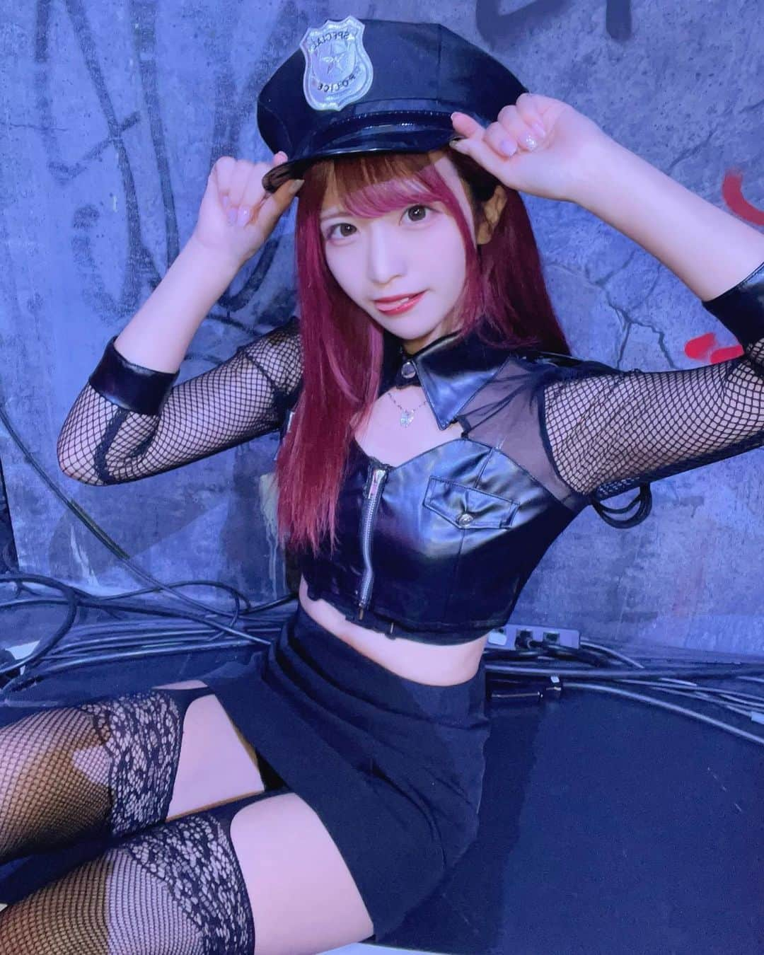 ちはるのインスタグラム：「. 悪い子はどこだー？  #警察 #ポリス #ミニスカポリス #police  #コスプレ #アイドル #idol #網タイツ#赤髪 #ストレート#tflers #instagood #follow」