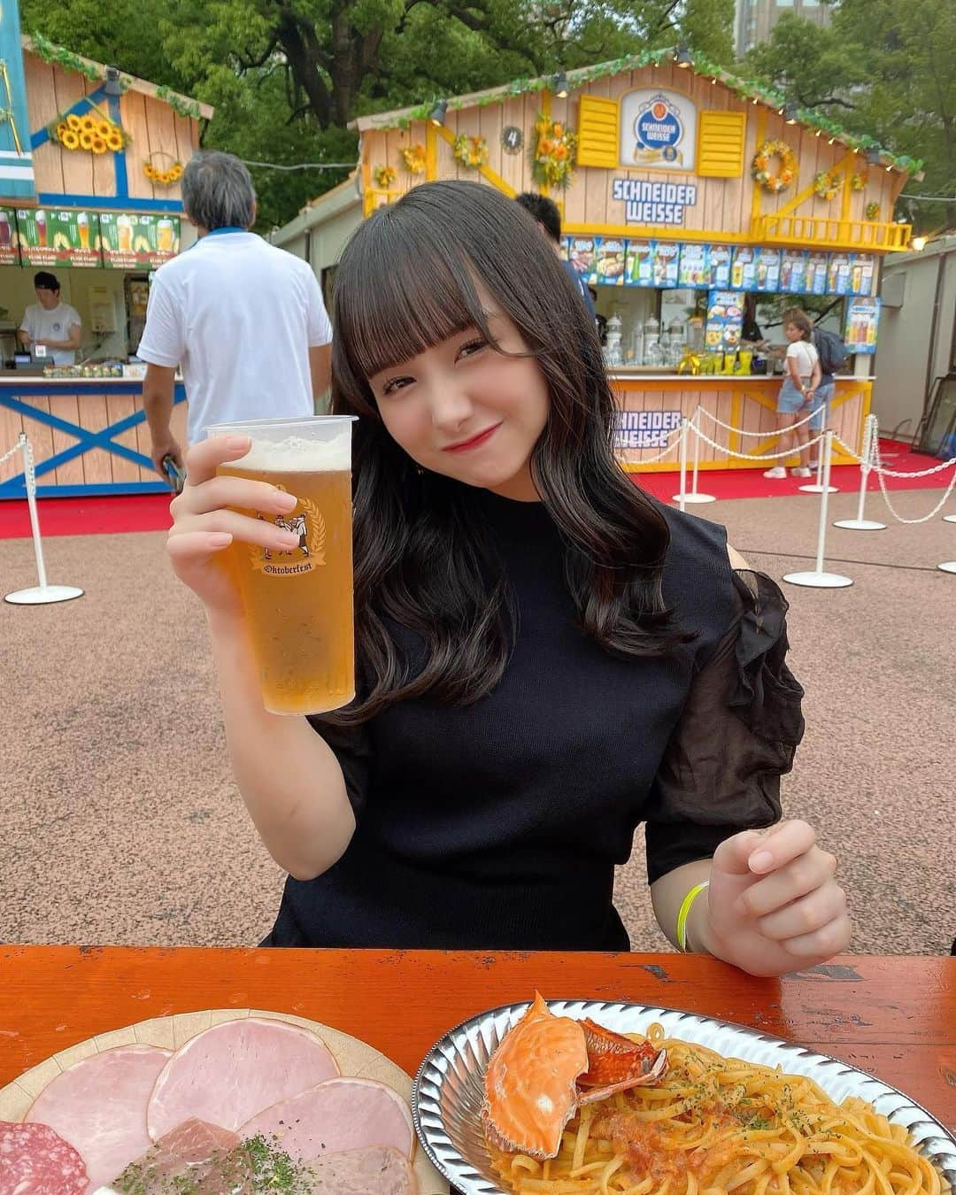 新谷真由のインスタグラム：「野外で飲むビール最高だった🍻  #オクフェス20周年」