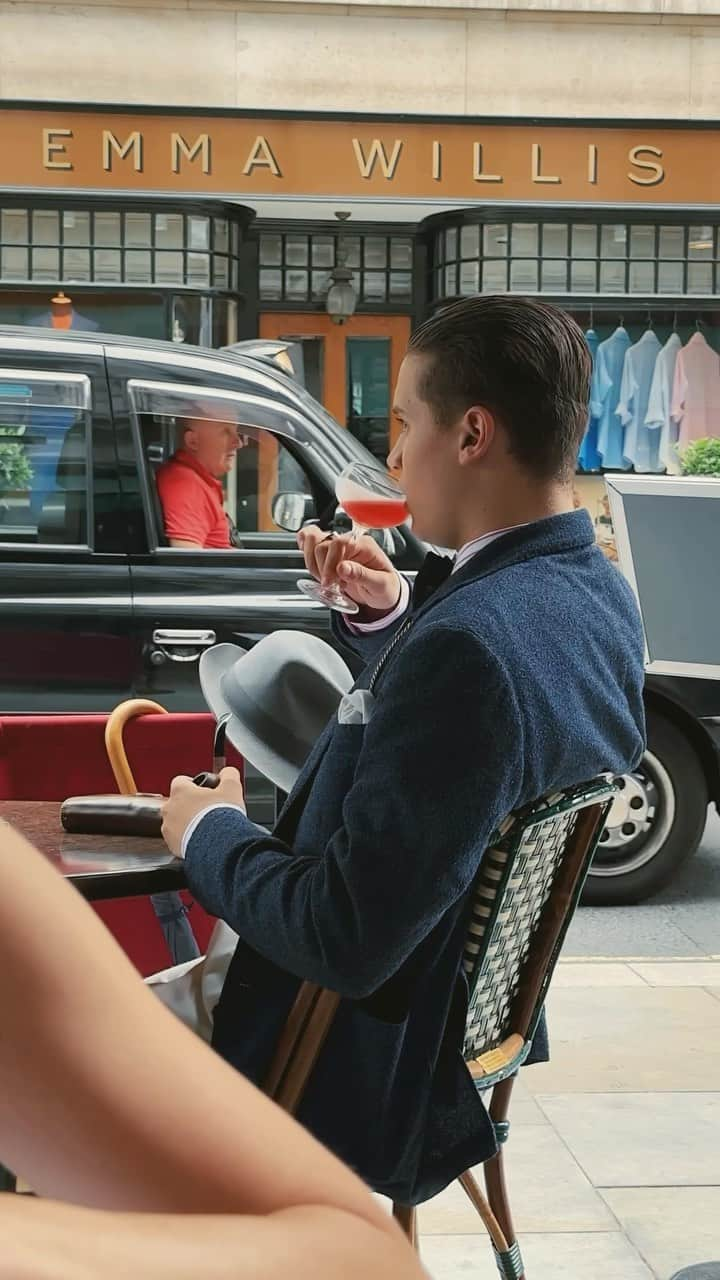 @LONDON | TAG #THISISLONDONのインスタグラム：「1924, or 2023? 🤯 Sartorial elegance on #JermynStreet… this dashing gentleman has taken us back in time! It’s like watching an old movie! What a guy! 🙌🏼🤩👔  🎥 @MrLondon   ___________________________________________  #thisislondon #lovelondon #london #londra #londonlife #londres #uk #visitlondon #british #🇬🇧 #mensfashion #sartorial #bespoketailoring #tailoring #stjames #stjameslondon」