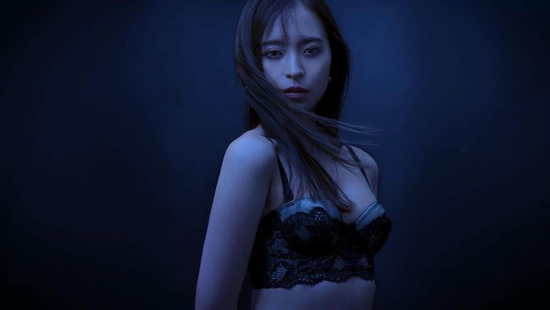 中北成美さんのインスタグラム写真 - (中北成美Instagram)「.  𝙱𝙻𝚄𝙴 𝙼𝙾𝙾𝙽..🐈‍⬛🌙  𝙱𝚒𝚐 𝚃𝚑𝚊𝚗𝚔𝚜 𝚋𝚢 🩵  𝘋𝘰𝘱/ @hata811  𝘊𝘢𝘮𝘦𝘳𝘢 2𝘯𝘥/ @teraben0701  𝘊𝘢𝘮𝘦𝘳𝘢 3𝘯𝘥/ @mmtr4078  𝘏𝘢𝘪𝘳&𝘮𝘢𝘬𝘦𝘶𝘱/ @yasuyo__tanaka   𝘌𝘥𝘪𝘵𝘰𝘳/ @hironolee_video.creation   𝙳𝚒𝚛𝚎𝚌𝚝𝚘𝚛/ @hata811  𝘈𝘋/ @hironoritanaka_hironolee  @teraben0701   𝘭𝘪𝘯𝘨𝘦𝘳𝘪𝘦👙/ @absorle_official @absorle.zozotown」7月14日 21時42分 - nrm10260