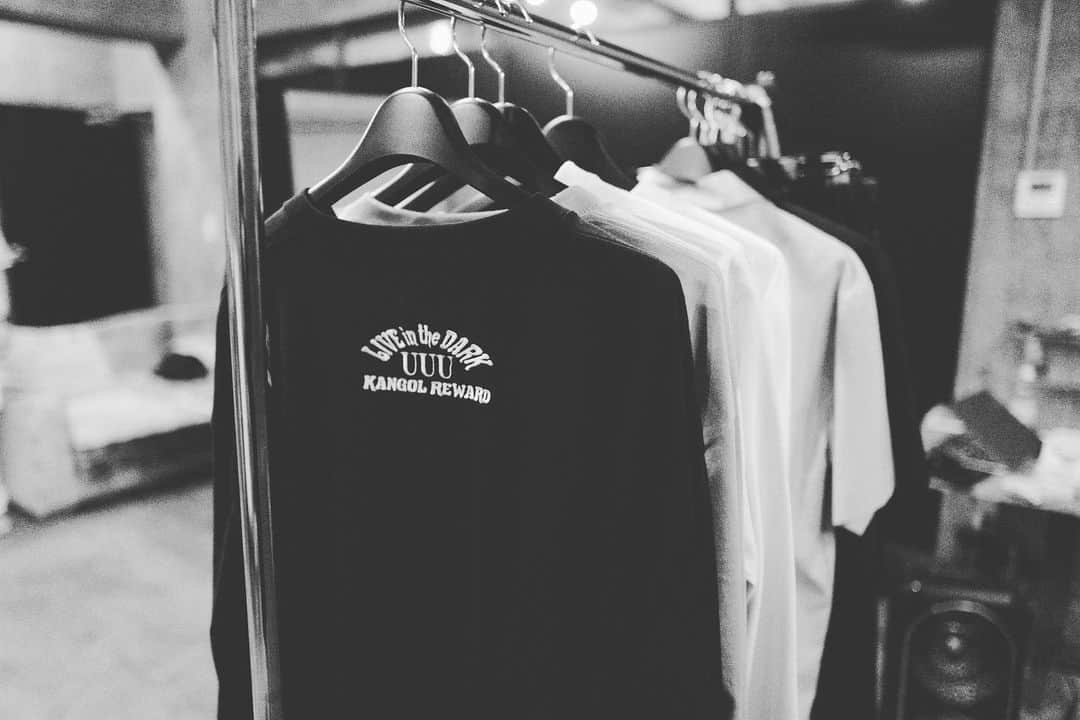 のインスタグラム：「LIVE in the DARK UUU KANGOL REWARD トリプルコラボレーション！  遂にデザイン解禁  公式ホームページをチェック！ 今回の目玉グッズはクッション👍  @kangol__reward   https://kangolreward.jp/SHOP/196711/234435/list.html  photo by UUU」