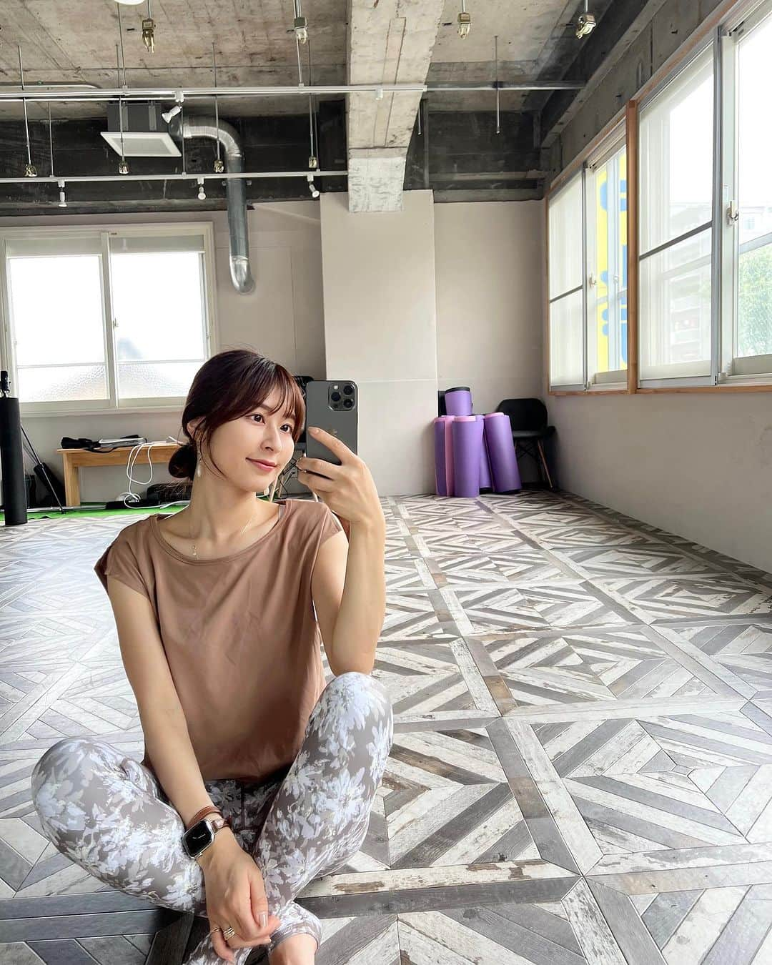 権田裕美のインスタグラム：「🧘🏻‍♀️🩰 本日のレッスンにご参加くださったみなさん ありがとうございました✨  今年に入ってから少しお休みをいただいてましたが、 またよろしくお願いします💞  来月のレッスンですが、 @f_factory_st10  からお知らせがあると思います🌷 また一緒にヨガできることを楽しみにしています✨ . . ☑︎yoga wear @_julier_  . . . . . . . . . . . . . . . . . . . . .  #大人可愛い#大人可愛いヨガウェア#ヨガウェア#食育#おうちごはん#食べ方#グルテンフリー#オーガニック#痩せる食事 #痩せる方法 #ゆみヨガ#ユミトレ#ノーファンデお肌#薬膳コーディネーター #低カロリー高タンパク質#ダイエット方法#痩せ方#むくみ解消 #むくみ改善 #筋膜リリース#食育#ヨガインストラクター#ジュリエ#ジュリエヨガウェア#ヨガウェア#ヨガジョ」