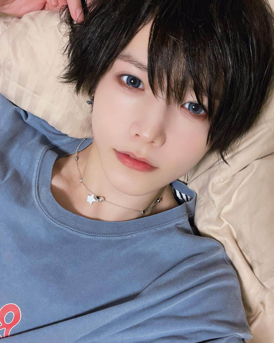 島貫勇士さんのインスタグラム写真 - (島貫勇士Instagram)「2次元？？ ・ ・ ・ #ポートレート  #メンズアイドル #アイドル #かわいい #かっこいい #自撮り界隈 #両目界隈 #雰囲気男子 #雰囲気好き #メン地下  #メンズメイク #メンズヘア #あざと男子 #彼氏感 #彼女目線  #l4l #instagood #Instagram #selca #selfie #instalike #follow #followme #japaneseboy #japanboy」7月14日 21時50分 - yujimelo_sads