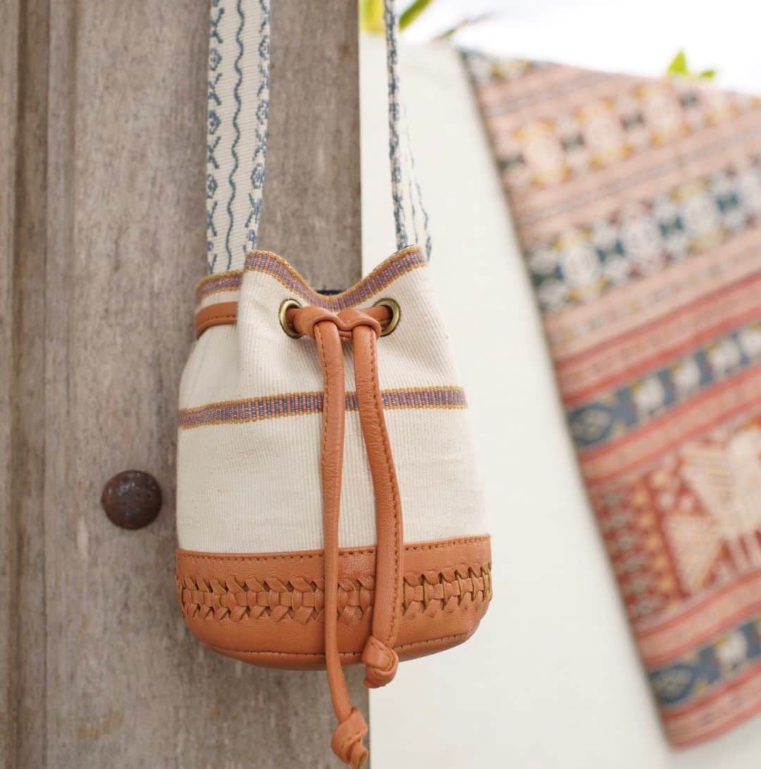 ベックスロックスさんのインスタグラム写真 - (ベックスロックスInstagram)「One of a kind bags that are more than just accessories. The naturally dyed and hand loomed textiles on each bag are symbolic representations of the island of Sumba’s rich history, beliefs and values.  Each piece is hand made taking up to 6 months to hand loom and up cycled by our masters in Bali celebrating the art of ancestors.  ⠀⠀⠀⠀⠀⠀⠀⠀⠀ Available exclusively at @agora.ibiza @sixsenses.ibiza  ⠀⠀⠀⠀⠀⠀⠀⠀⠀ The Art Of Slow, artisanal luxury.  ⠀⠀⠀⠀⠀⠀⠀⠀⠀  #TheArtofSlow #sustainableluxury #empoweringcommunities #womensupportingwomen  #indigenoustextiles #conscioustravel #trusttheprocess #theartofancestors #artisanmade #slowfashion #tribaltextiles #storytelling  #responsibleluxury」7月14日 22時01分 - rcollectivestudio