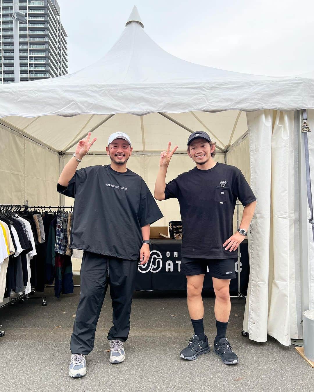 宇野薫のインスタグラム：「明日は @yesgoodmarket でUNOCLOSETです！ あんな物こんな物CLOSETからひっぱり出して持って来ました。 @kajiwara_lc さん @gakuto_akashi さんの お隣4番ブースで出店しています。 皆さまお待ちしております。  村手さん明日、明後日と よろしくお願いいたします。  『100A SHOW UP! @Yes Good Market 2023』 日時：2023年7月16日（日）10:00〜18:00 ※雨天決行・荒天中止。 ※青木真也選手の滞在時間は12:00〜16:00を予定しております。 場所：東静岡アート&スポーツヒロバ・芝生広場 住所：〒420-0813 静岡県静岡市静岡市葵区東静岡1-3-76 ※JR東静岡駅 北口すぐ 地図：https://goo.gl/maps/7X3mTg822mjV1WLK9  #yesgoodmarket #UNOCLOSET #フリーマーケット#フリーマーケット出店 #フリマ」