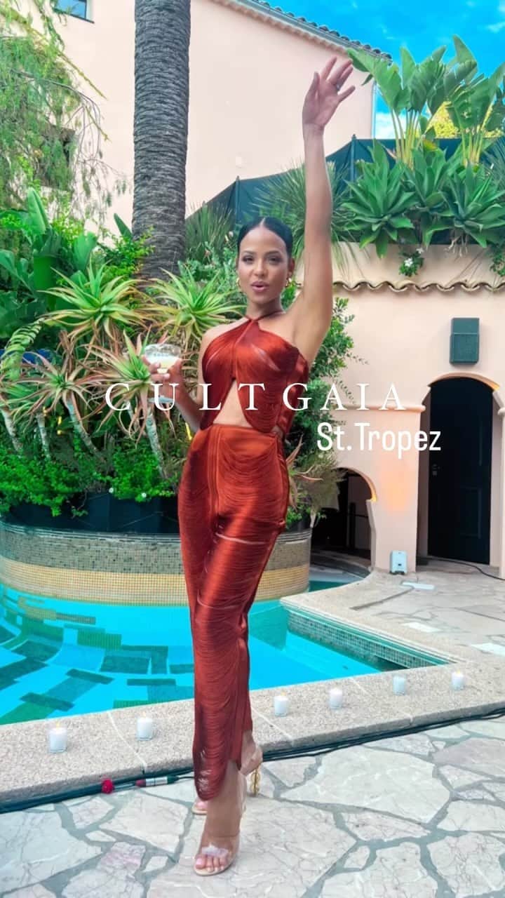 クリスティーナ・ミリアンのインスタグラム：「Bringing 𝒈𝒐𝒐𝒅 𝒗𝒊𝒃𝒆𝒔 worldwide 🧡🤎 @cultgaia #StTropez #CultGaia #GirlsNight #BonneFêtteNationale 🇫🇷」