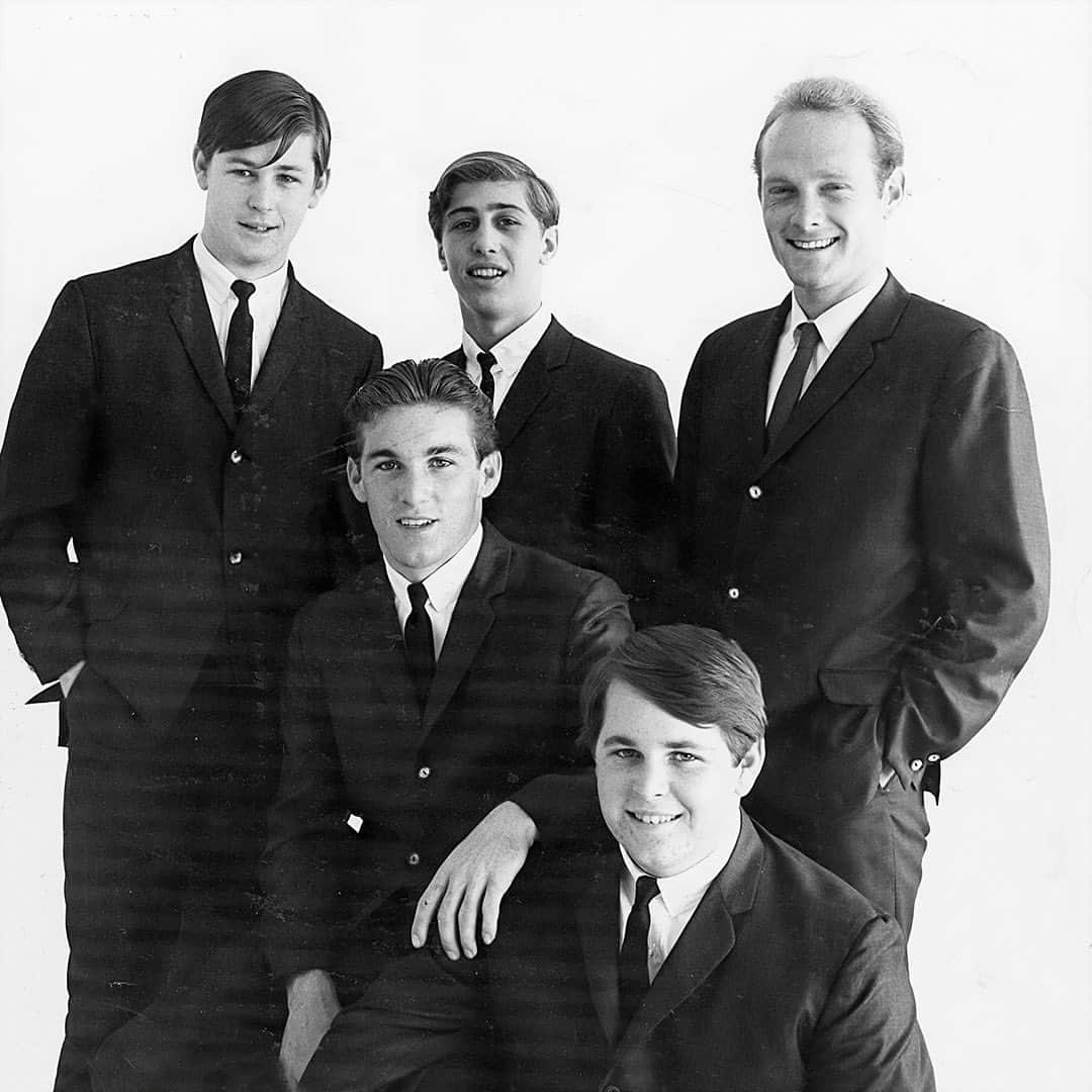 ブライアン・ウィルソンのインスタグラム：「This week in 1962, The Beach Boys signed their historic first contract with Capitol Records. Three months later, the ‘Boys would release their first album, Surfin’ Safari. And the rest is history …  #1962 @thebeachboys #@capitolrecords #surfinsafari #history」