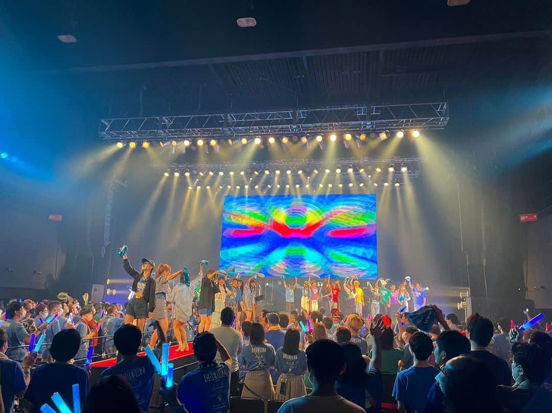 田村侑久のインスタグラム：「今日は　#COLORZwithSHEIN2023 のイベントがありましたーーー😍  今回も素敵な衣装を用意していただいてライブとランウェイを歩かせてもらいました🥰🥰  明日もありますので今日よりも盛り上げれるように全で頑張ります🫡  そして明日も衣装変わります☺️  あと当日券もありますよん❤️  @Shein_japan @Shein_official  #SHEINforall #SHEINコーデ　 #COLORZ2023」
