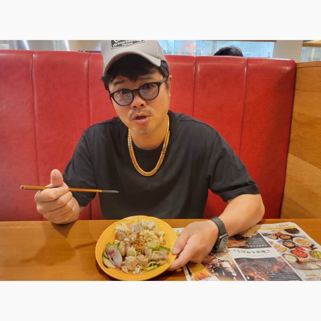 佐田正樹のインスタグラム：「わたしのサラダバイキングの取り分けが美しくて、自分のサラダの取り分け方が恥ずかしいよと悔しがっとった横じぃ。  #ブロンコビリー」