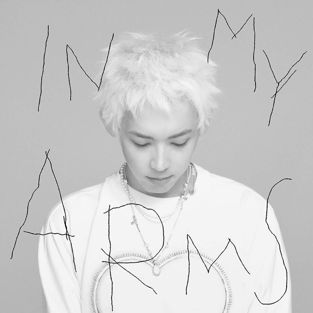 SALUのインスタグラム：「All Time Best Album 『IN MY ARMS』 2023.8.30(水) CD & Digital Release!!  01. The Girl on a Board feat. 鋼田テフロン 02. SPACE 03. 夜に失くす feat. ゆるふわギャング 04. Good Vibes Only feat. JP THE WAVY, EXILE SHOKICHI 05. Stand Hard (Remix) feat. SIMON, NORIKIYO, AKLO, Y’s & BACHLOGIC 06. In My Life 07. WALK THIS WAY 08. 堕天使パジャマ 09. ハローダーリン 10. 運命論 11. LIFE STYLE feat. 漢 a.k.a. GAMI, D.O. 12. First Dates 13. 歪んだ愛 14. ホームウェイ24号 15. To Come Into This World feat. 鋼田テフロン 16. Wanna Be Stronger 17. In My Life (Acoustic Version) 18. In My Face    🙈CD購入者特典🙈 7/17(月・祝)23:59までにご予約の方全員にSALU直筆サイン入りアザージャケットプレゼント🎁  🌿Amazon特典：24cm×24cmメガジャケ 💿その他特典：ステッカー  予約URLはプロフィールから🫶」