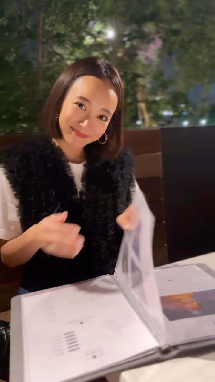 村上沙織さんのインスタグラム動画 (村上沙織Instagram)「私の華金♡ 家族とご飯。今日はテラスをご飯を食べたくて千里中央公園の