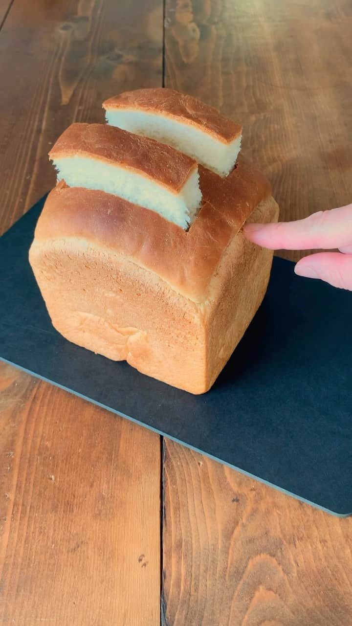 Ranのインスタグラム：「食パン型トースター🍞 #bread #toast #toaster #loafbread #breakfast #sandwich #手作りパン #食パン #トースター #トースト #朝ごパン」