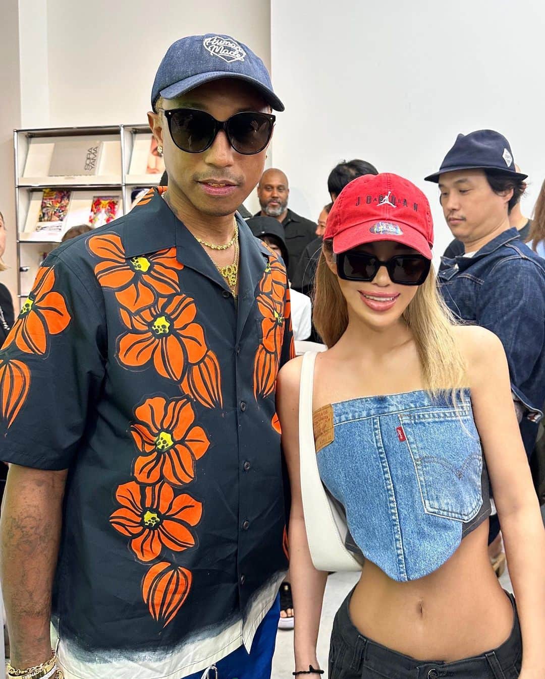 MARISのインスタグラム：「with @pharrell 💛 at @nanzukaunderground  @juliachiang  @kaws  photo by @__genya__  #pharrell #pharrellwilliams」