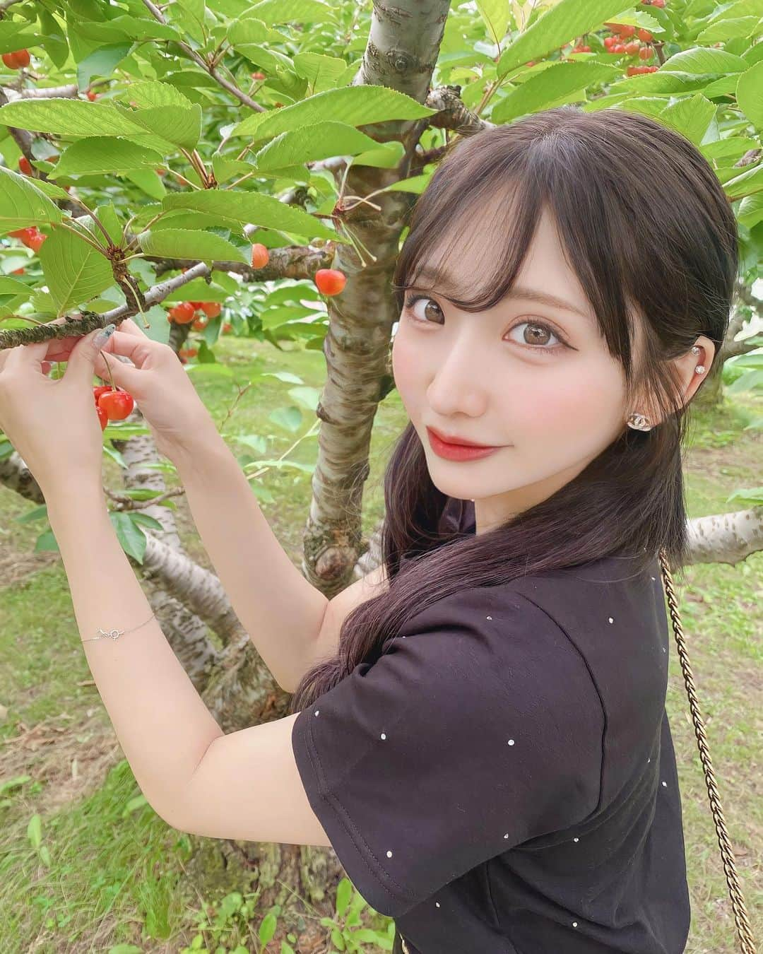 里仲ゆいのインスタグラム：「念願のさくらんぼ狩り🍒  ・ ・  #コスプレ #量産型 #量産型ヲタク #地雷 #地雷系女子 #自撮り #自撮り界隈 #コンカフェ嬢 #地下アイドル #キャバ嬢 #歌舞伎町 #costume #photography #pium #ヘアセット #ヘアメ #lfl #ff #l4l #気になった人フォロー #いいね返し #japanesegirl #bonita #gravure #idol #followforfollowback #followme #隠しきれないヲタク #さくらんぼ #さくらんぼ狩り」