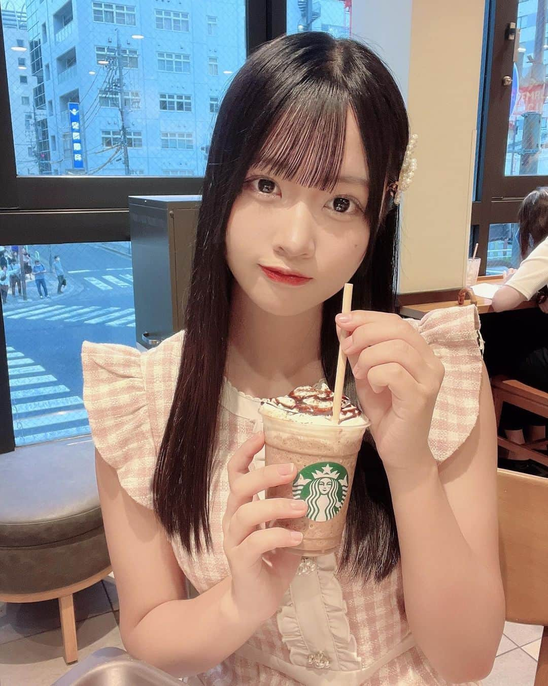 南みゆかのインスタグラム：「糖分摂取🍫🤎   #南みゆか #名古屋 #アイドル #おーつー #05 #ljk」