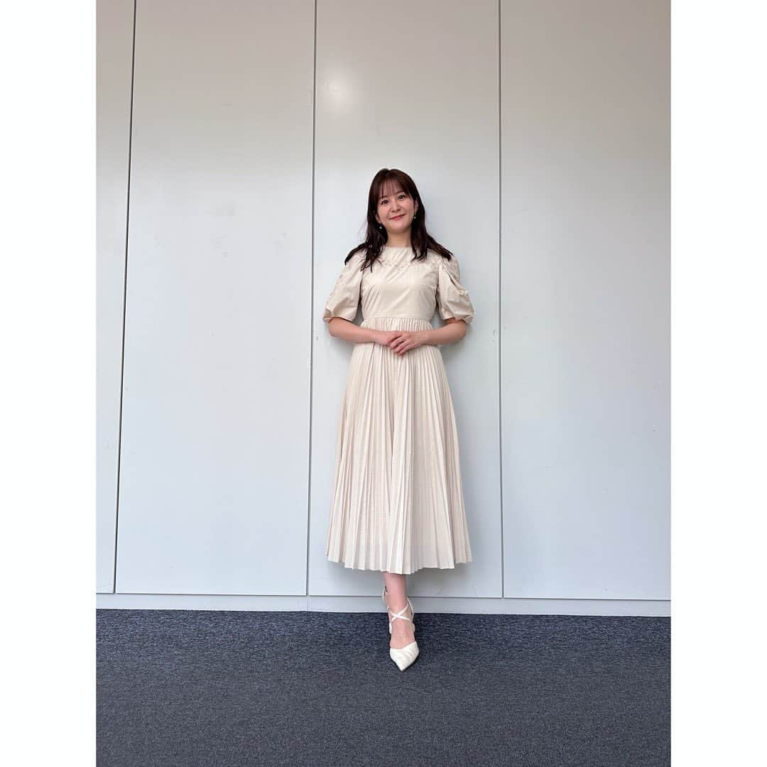 林美桜さんのインスタグラム写真 - (林美桜Instagram)「. 1週間おつかれさまでした🫧 金曜日はいつも嬉しい☺️ . #ワイドスクランブル 衣装 1.2 セットアップ @celford_official アクセサリー @ete_official  3.4 ワンピース @nostalgia_jp3 アクセサリー @joueteofficial  5.6 ブラウス @m_maglie_le_cassetto_official パンツ @superiorcloset_ined_official アクセサリー @joueteofficial  7.8 ブラウス・スカート @nostalgia_jp アクセサリー @joueteofficial  9.10 ワンピース @celford_official アクセサリー @ete_official  #アナウンサー #衣装 #ootd #오오티디 #夏コーデ」7月14日 22時38分 - miou0hayashi