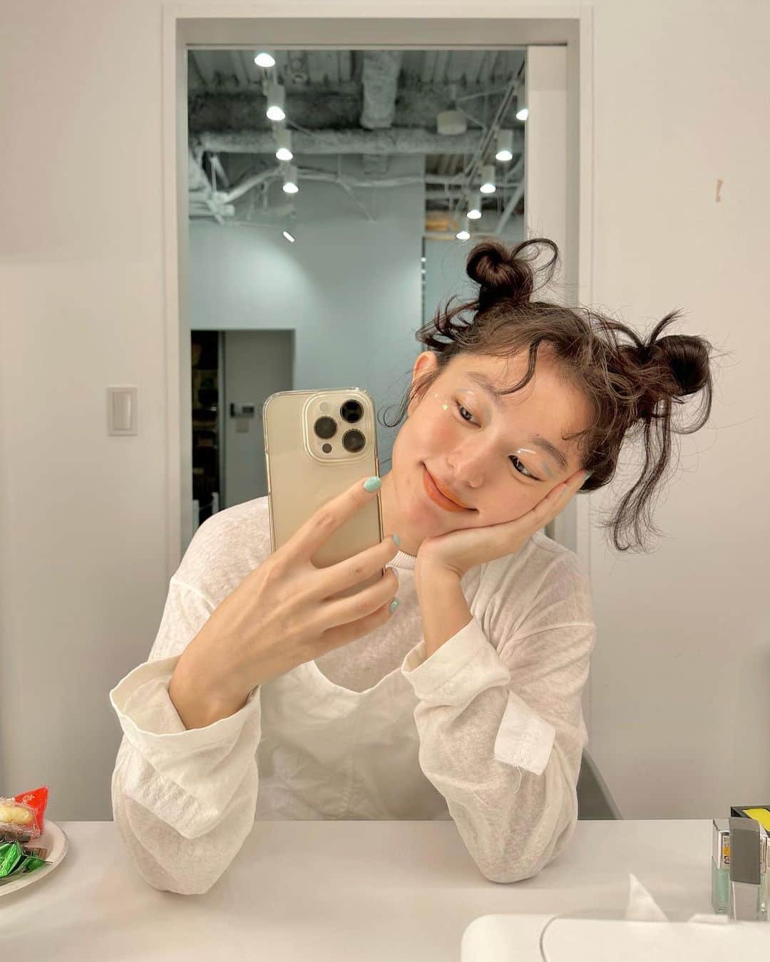 阿部朱梨のインスタグラム：「off shot 🐰🤍」
